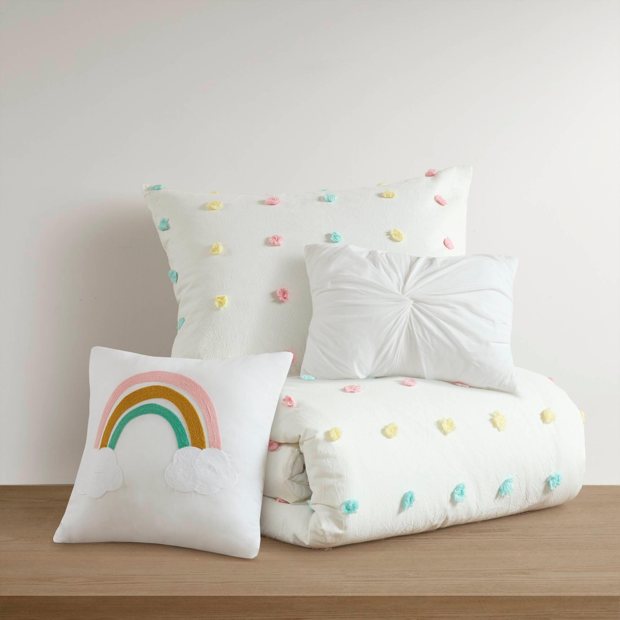 Intelligent Design Kids Callie Pom Pom Cotton Jacquard Quilt Set with Throw Pillows
