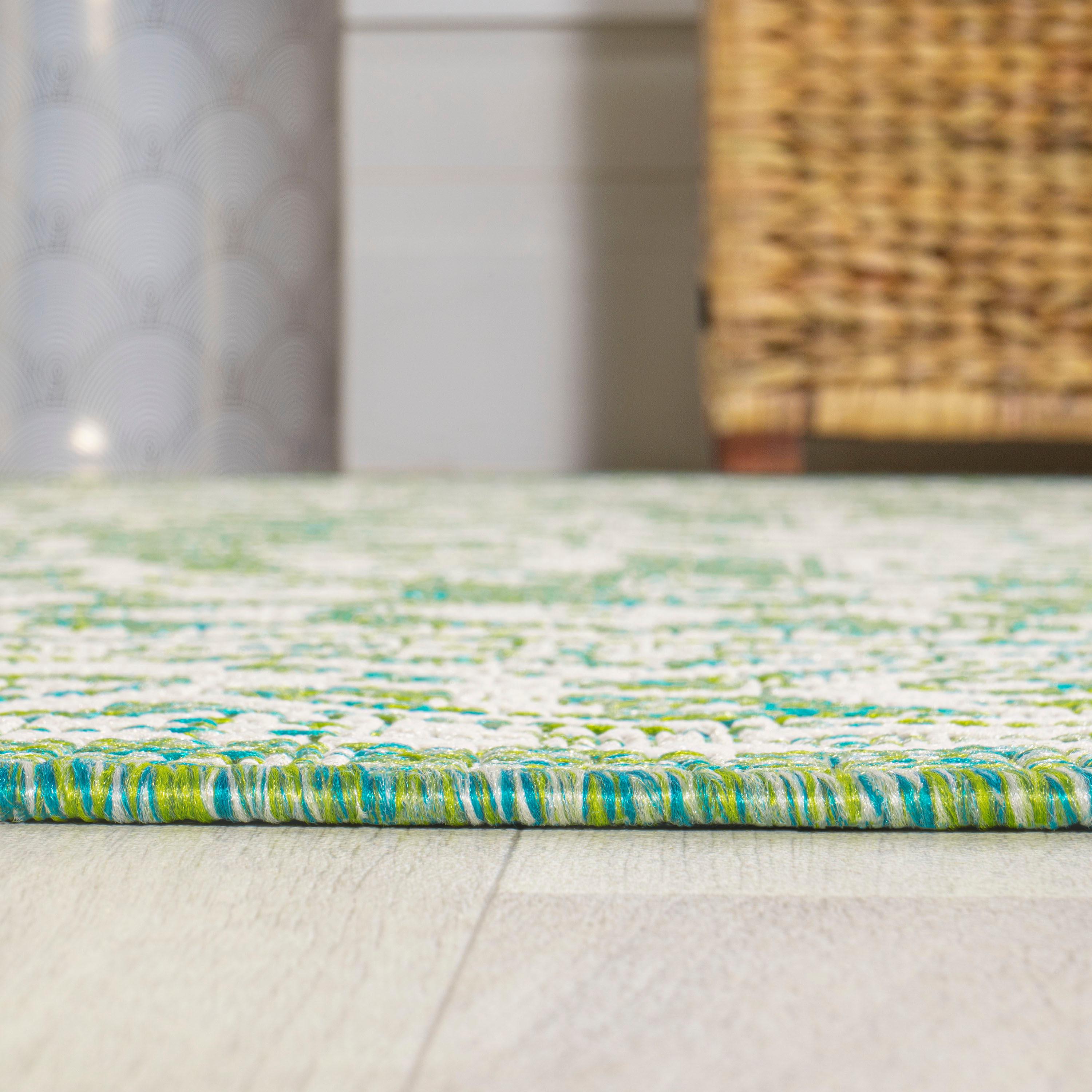 8' x 10' Sinjuri Medallion Textured Weave Indoor/Outdoor Area Rug, Cream/Green - JONATHAN Y