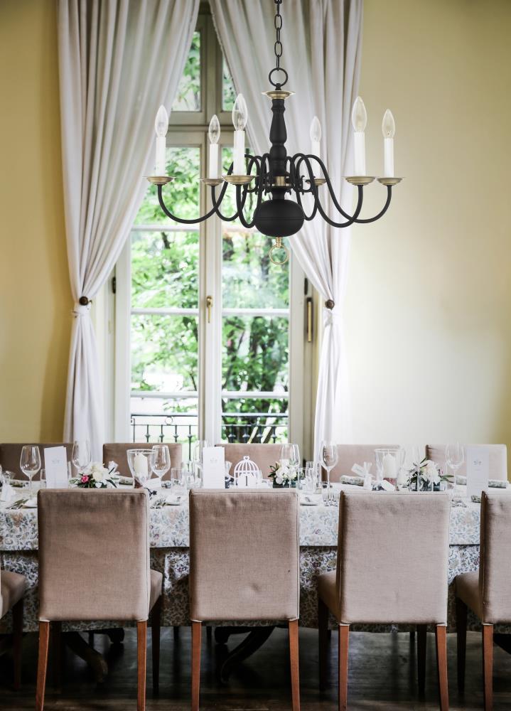 Livex Lighting - Williamsburgh - 6 Light Chandelier in Traditional Style - 24