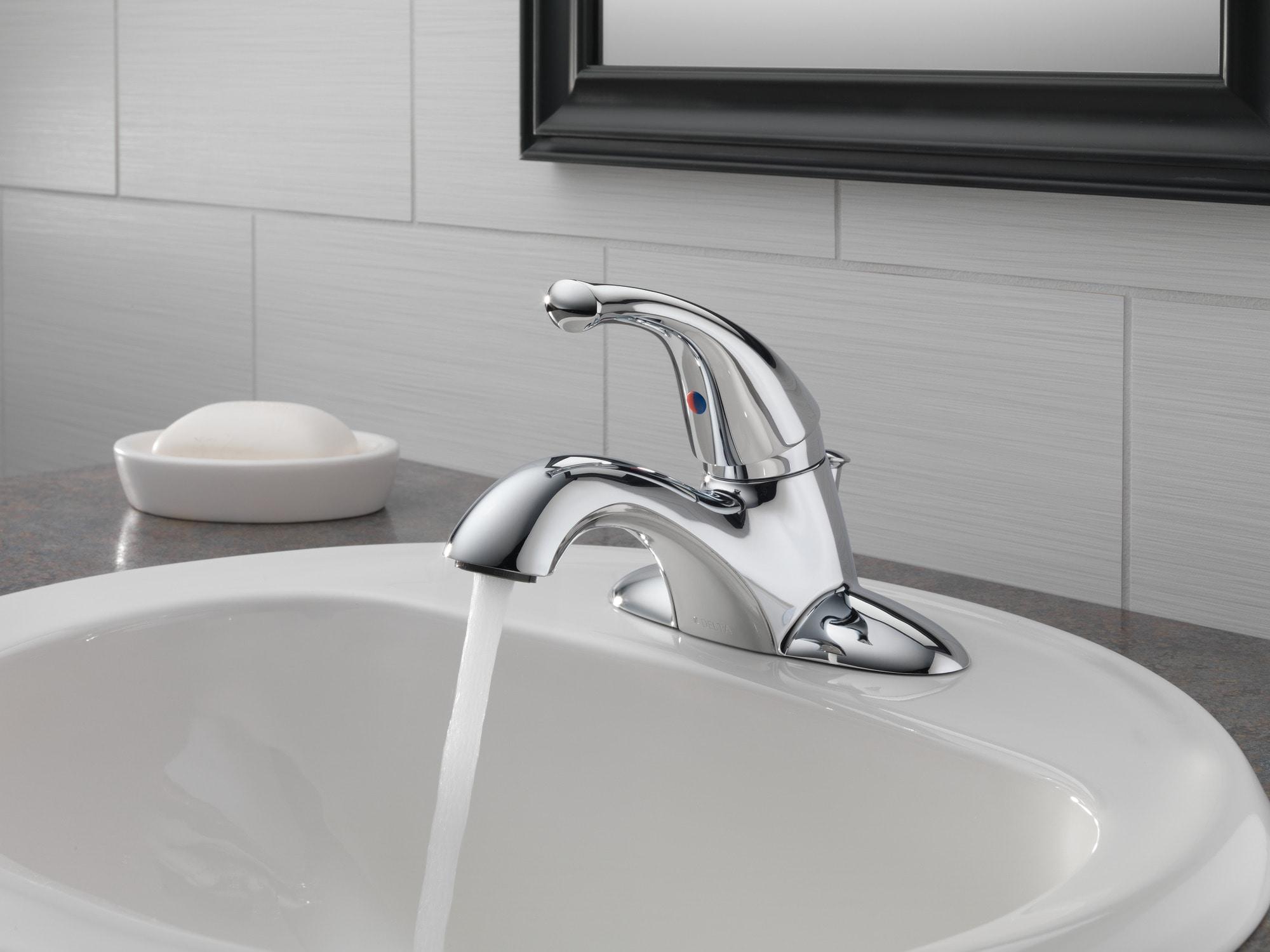 Classic Centerset Bathroom Faucet with Drain Assembly and DIAMOND™ Seal Technology