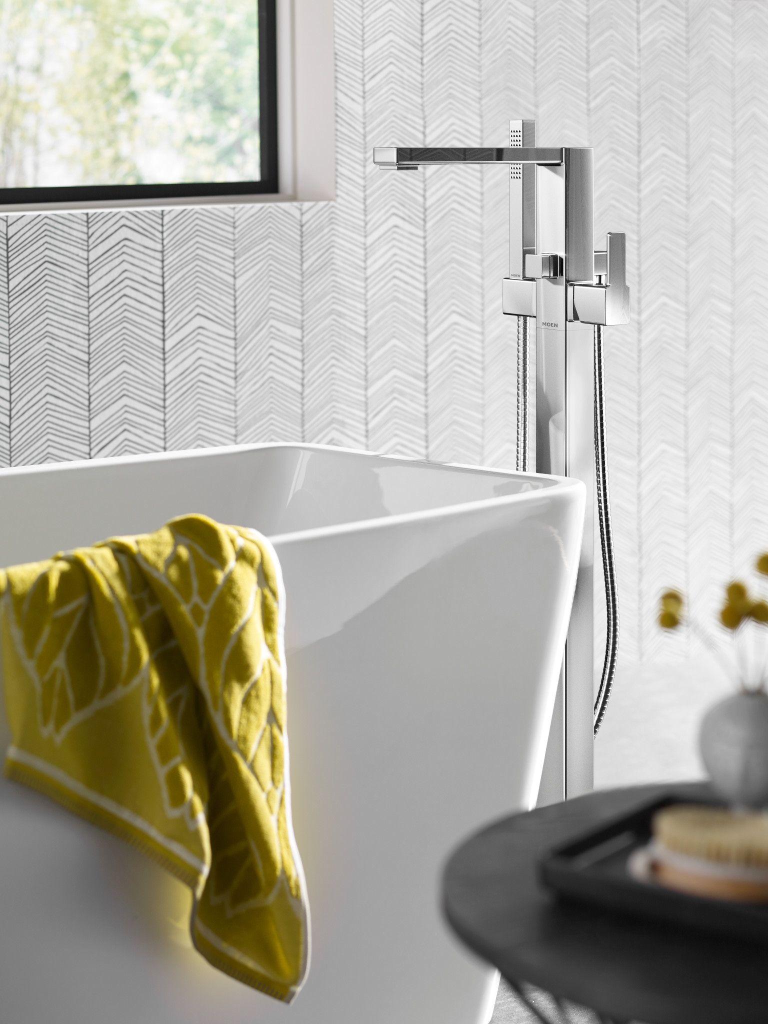 90 Degree Single Handle Floor Mounted Tub with Handshower