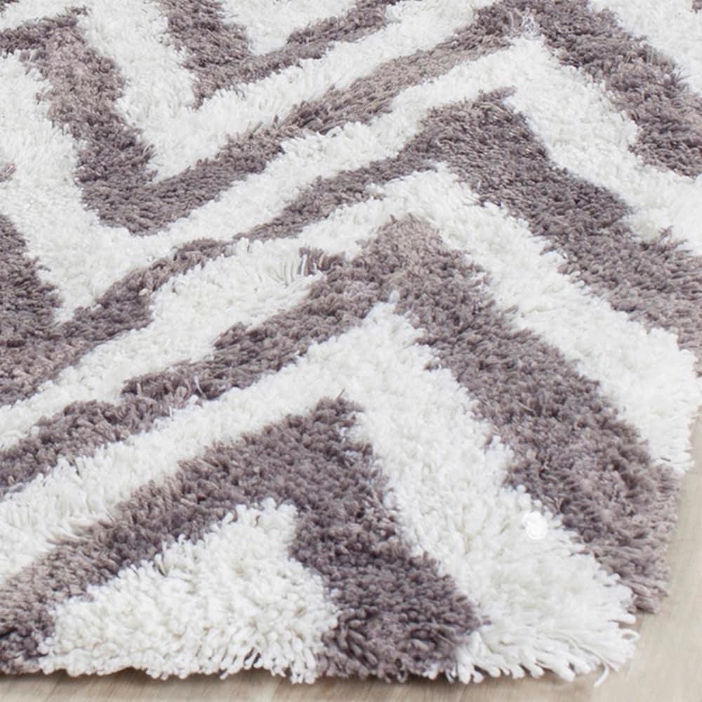 SAFAVIEH Giuseppe Chevron Shag Area Rug, Ivory/Grey, 4' x 6'