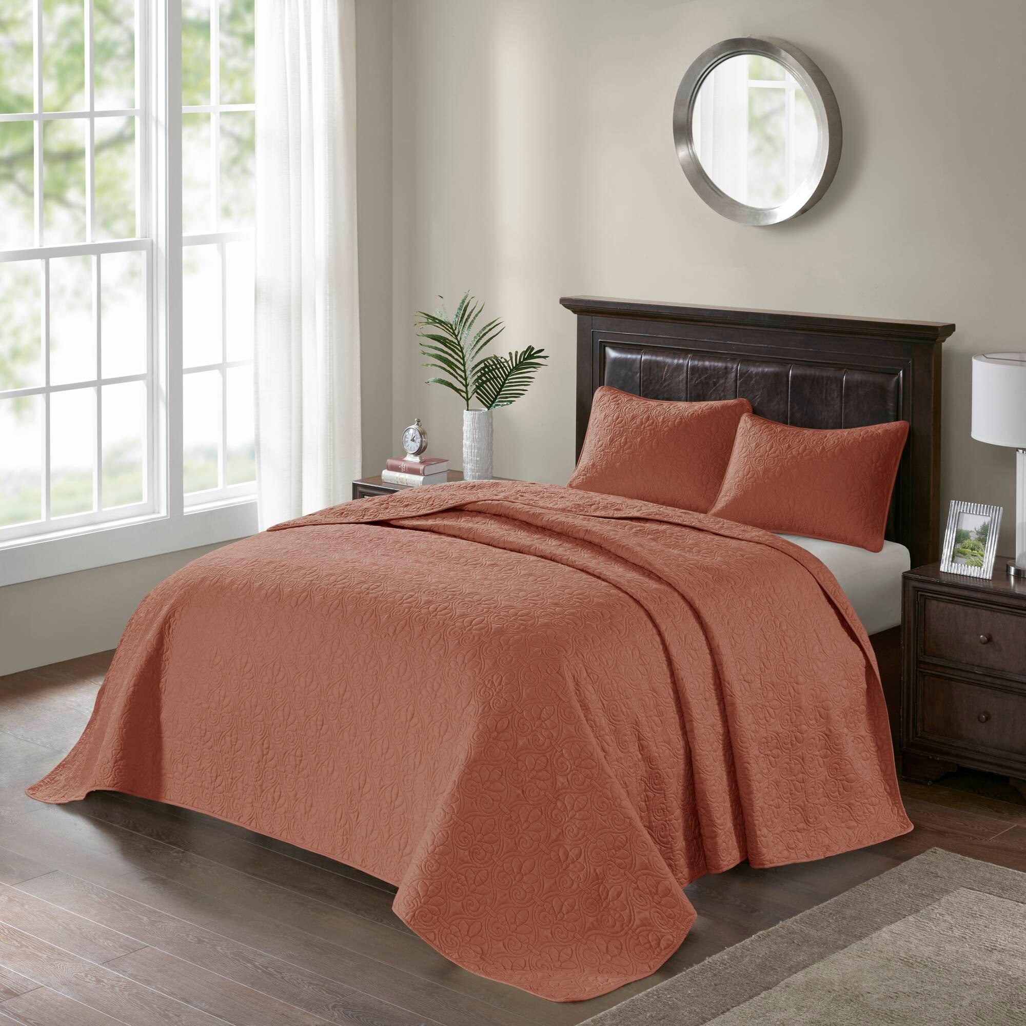 Quebec Reversible Bedspread Set