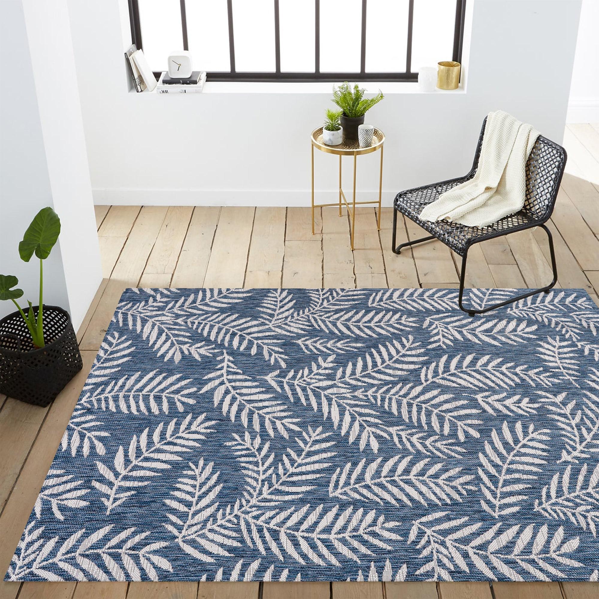 5' x 8' Navy and Ivory Palm Frond Indoor/Outdoor Area Rug