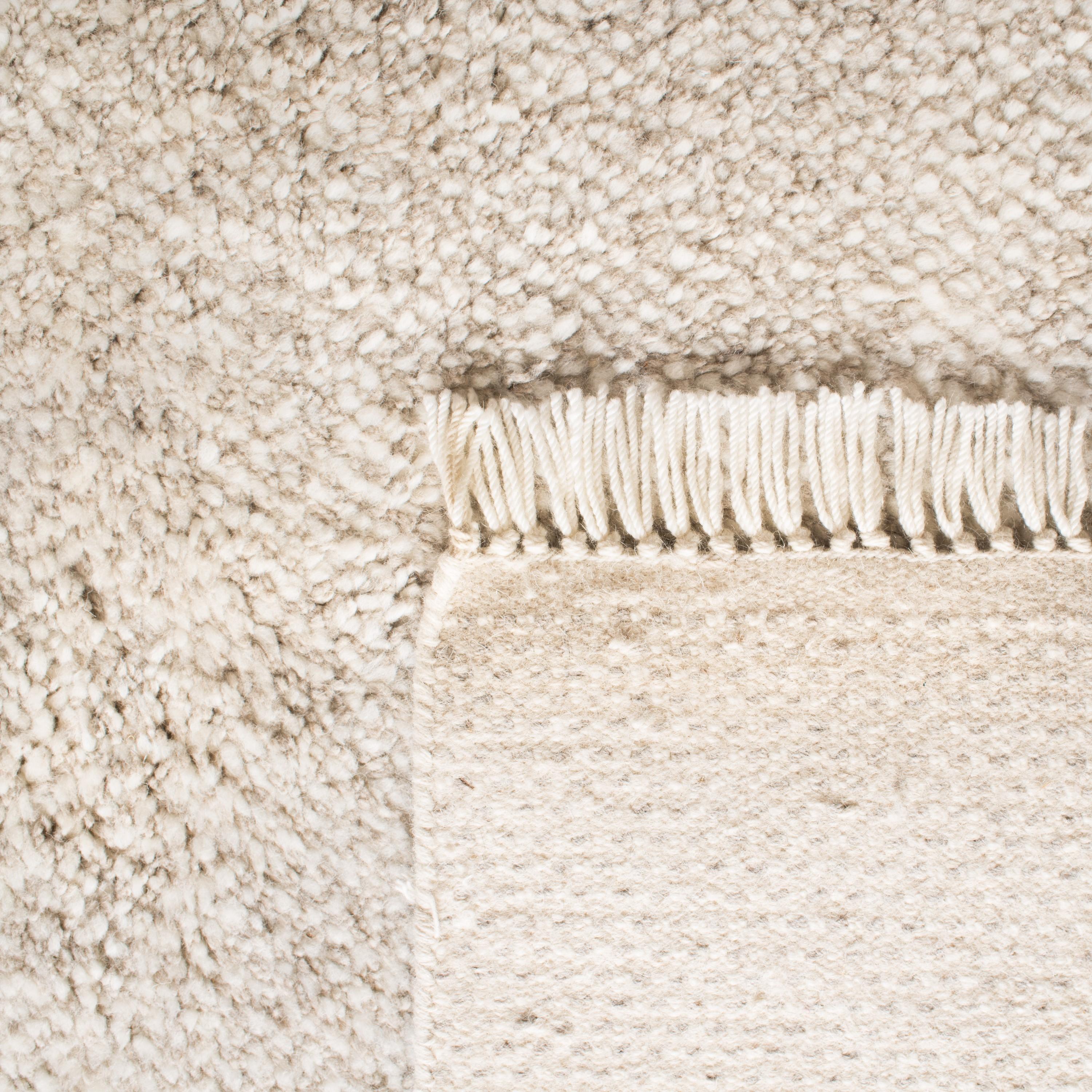 SAFAVIEH Casablanca Claud Solid Wool Runner Rug, Beige, 2'3" x 8'