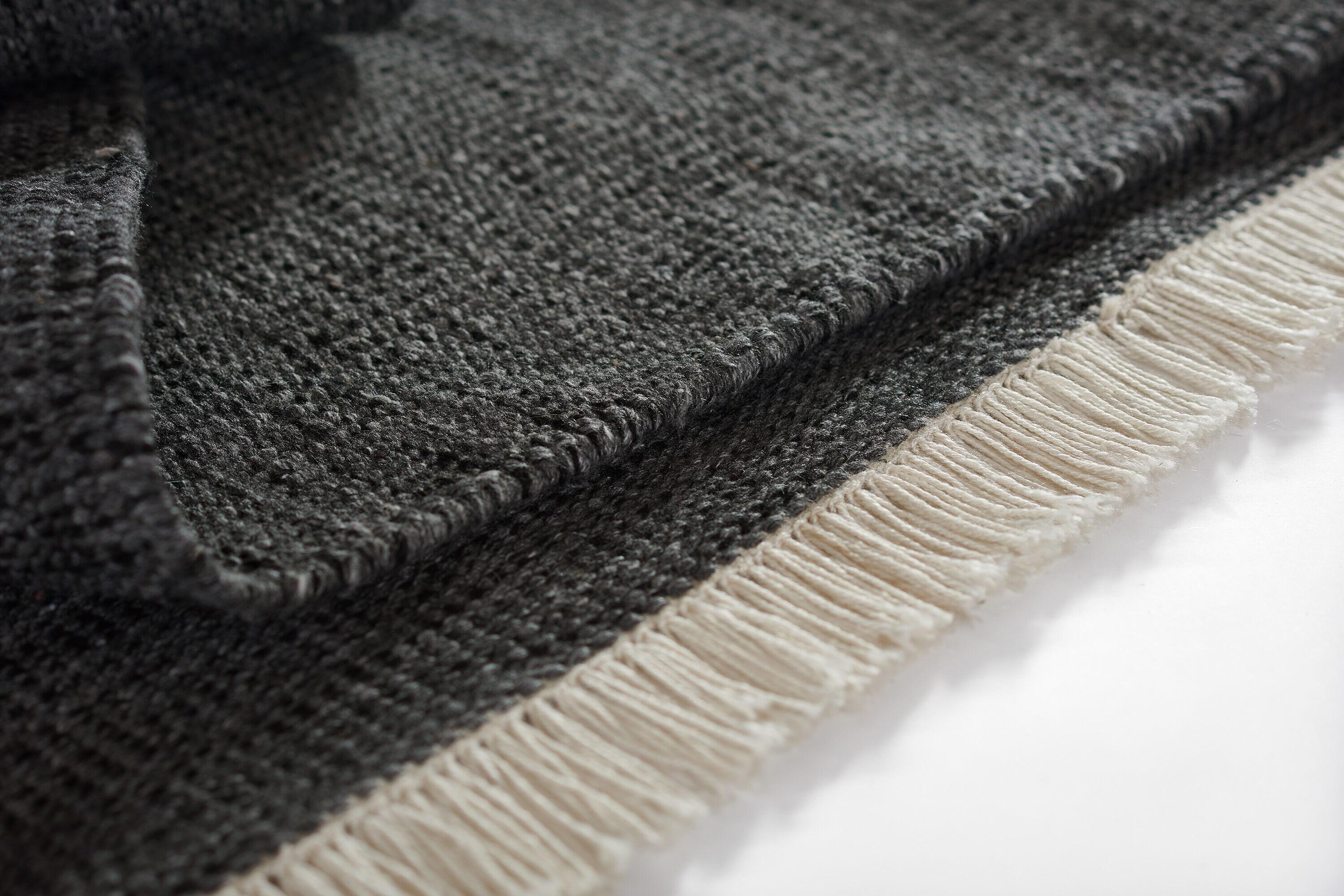 Maxi Indoor / Outdoor Rug - Black / 2' x 3'
