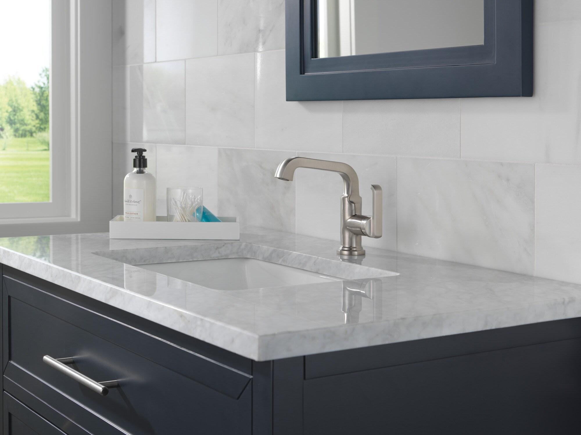 Tetra Single Hole Bathroom Faucet, Single Handle Bathroom Sink Faucet with Drain Assembly