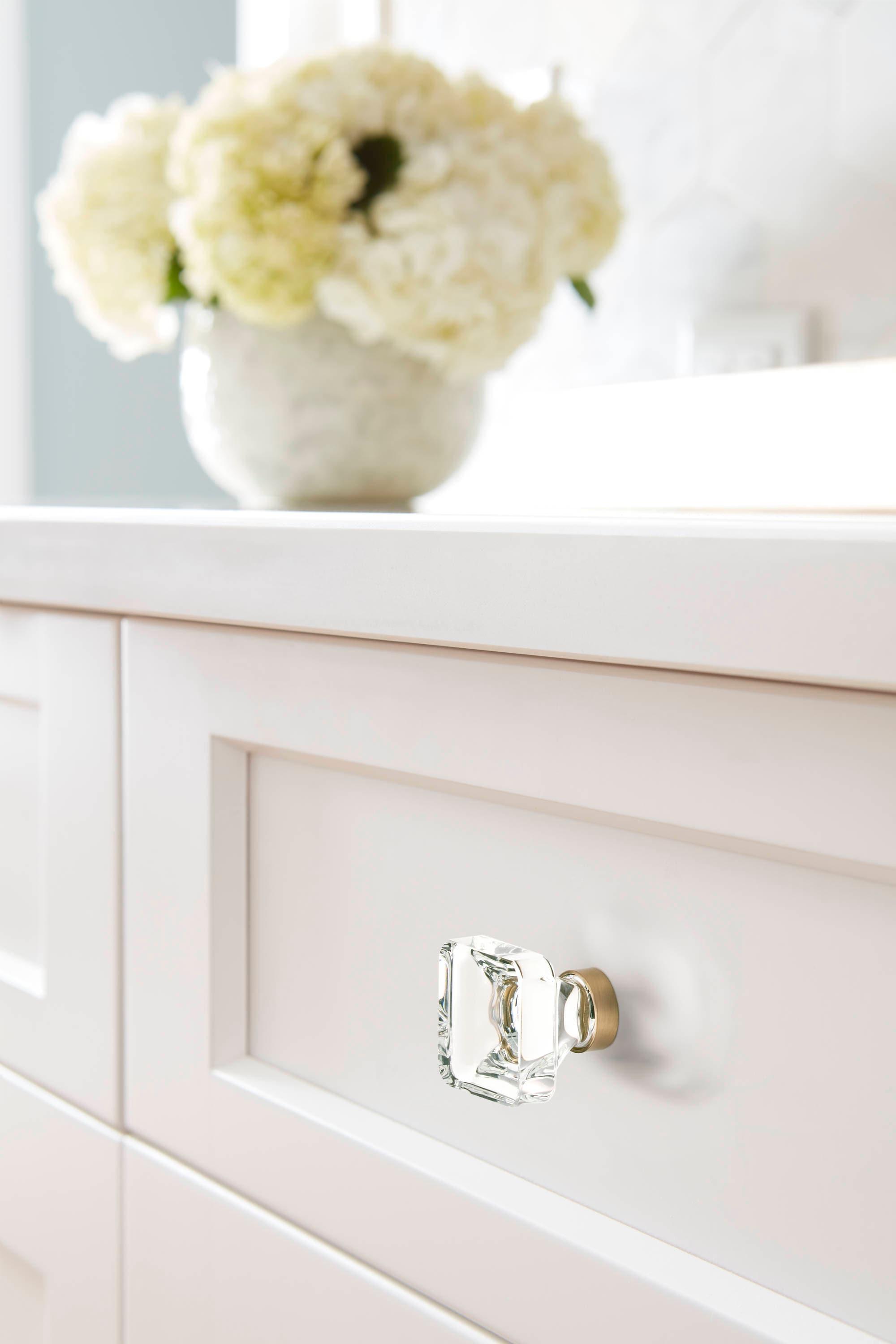 Glacio 1 3/8" Length Square Knob