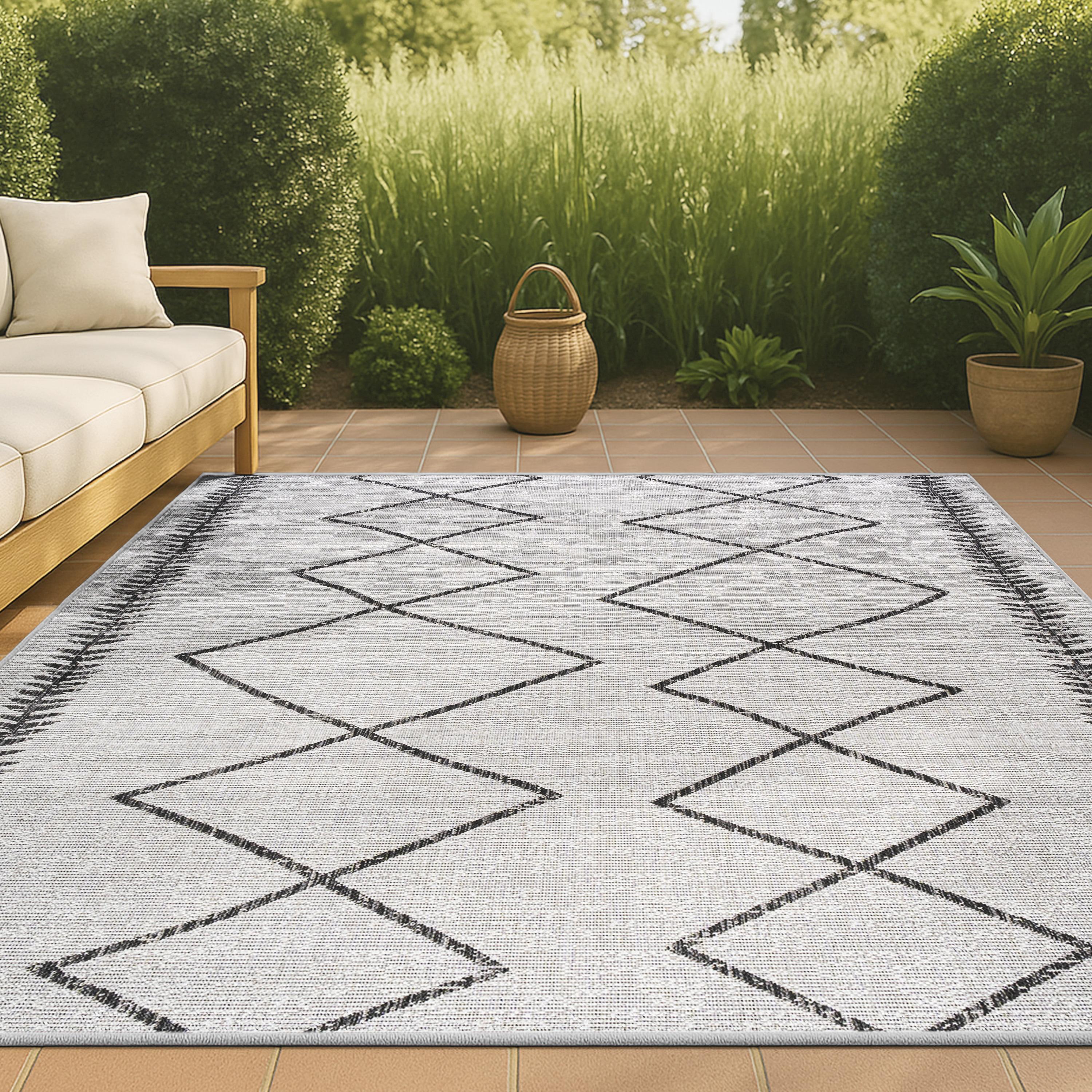 5'x8' Derya  Diamond Trellis Indoor/Outdoor Area Rug, Ivory/Black - JONATHAN Y