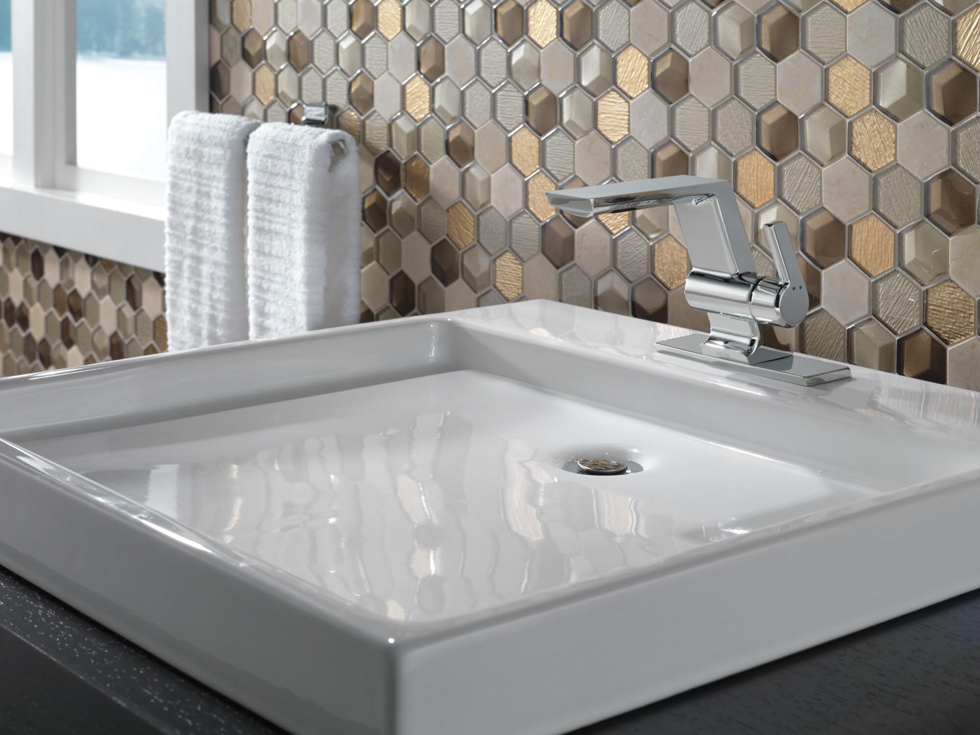 Pivotal Single Hole Bathroom Faucet with DIAMOND™ Seal Technology