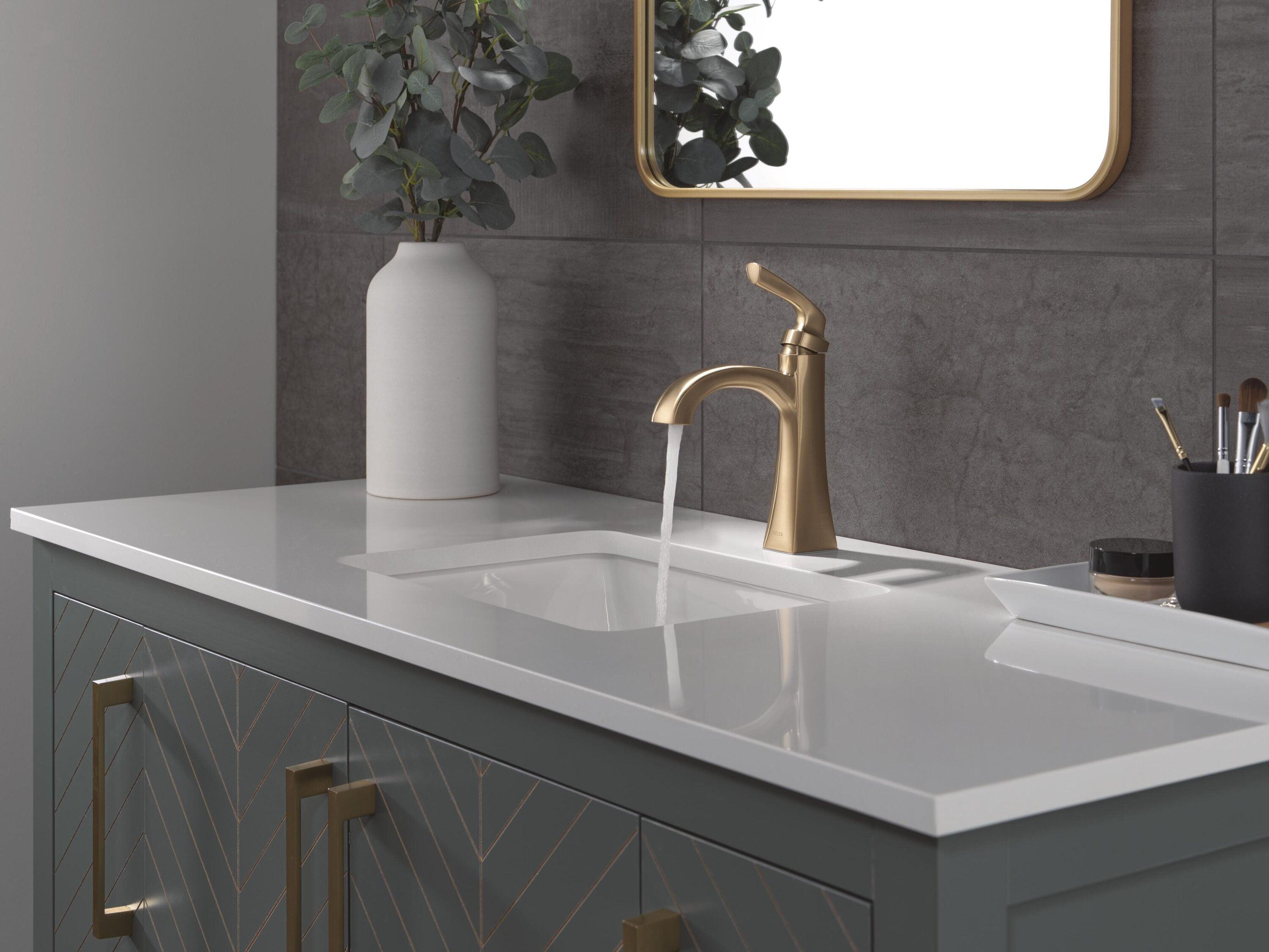 Arvo Single Hole Bathroom Faucet with Drain Assembly, Single Handle Bathroom Sink Faucet