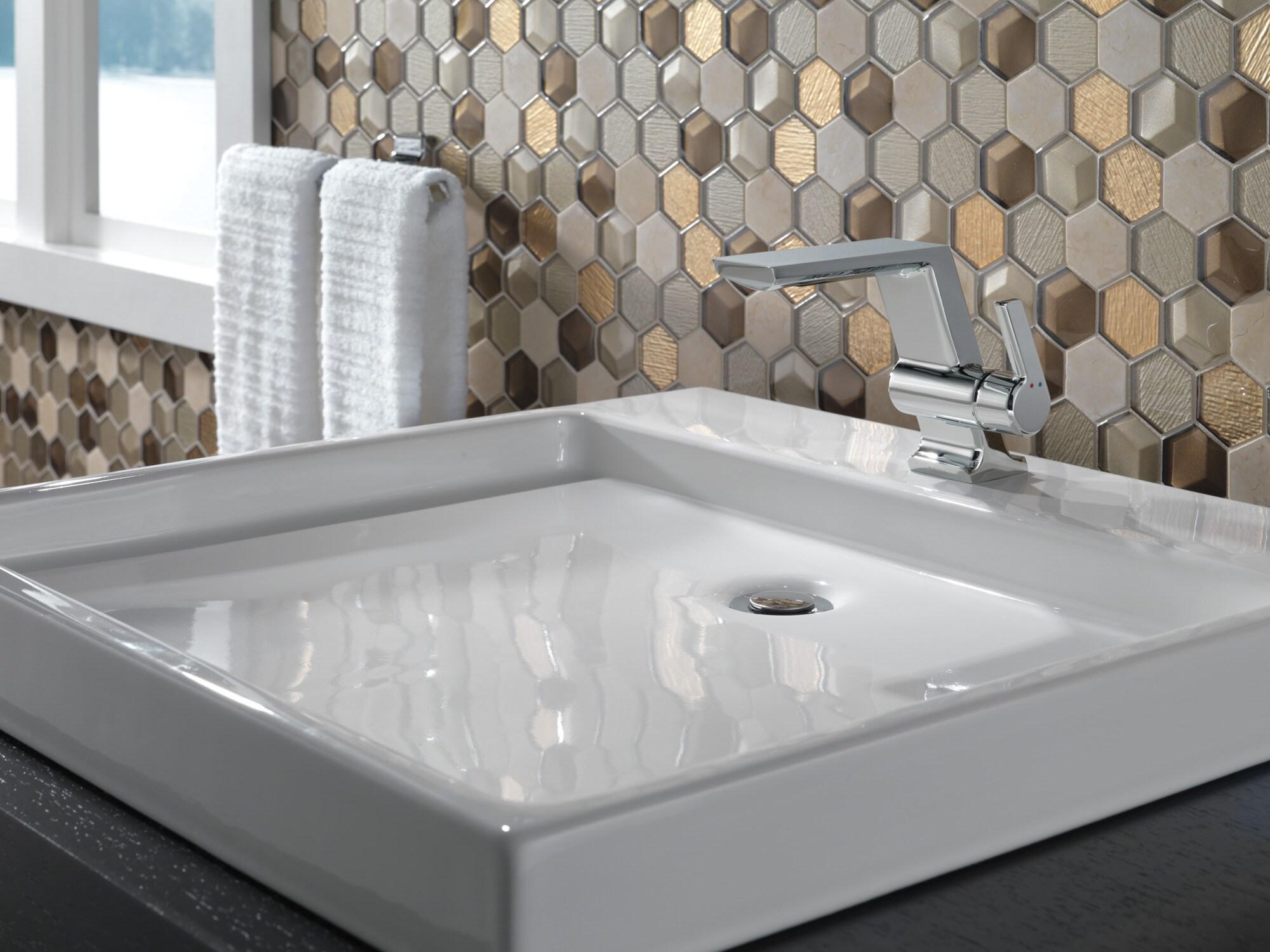 Pivotal Single Hole Bathroom Faucet with DIAMOND™ Seal Technology