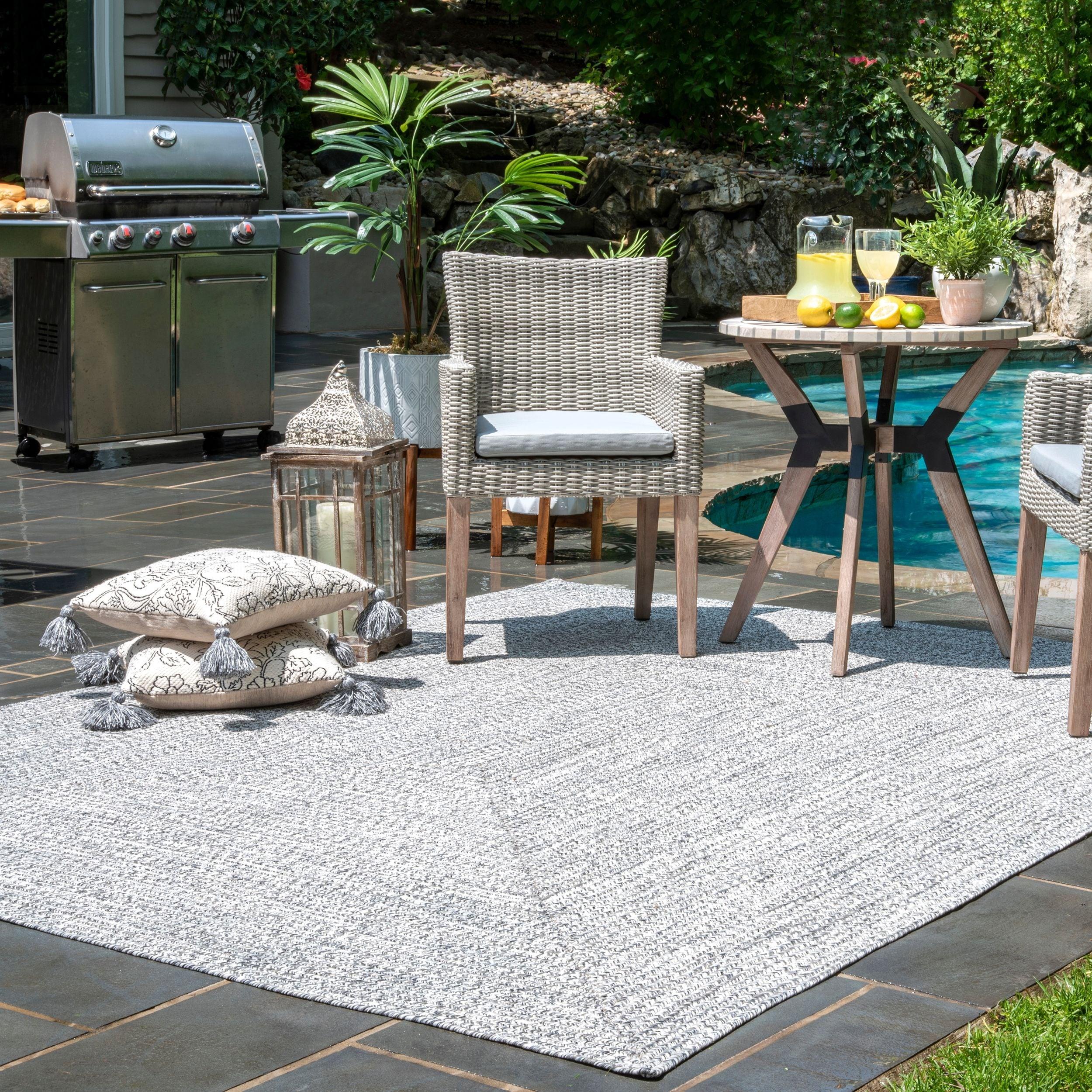 nuLOOM Wynn Braided Indoor/Outdoor Salt And Pepper 8' Casual Square Rug