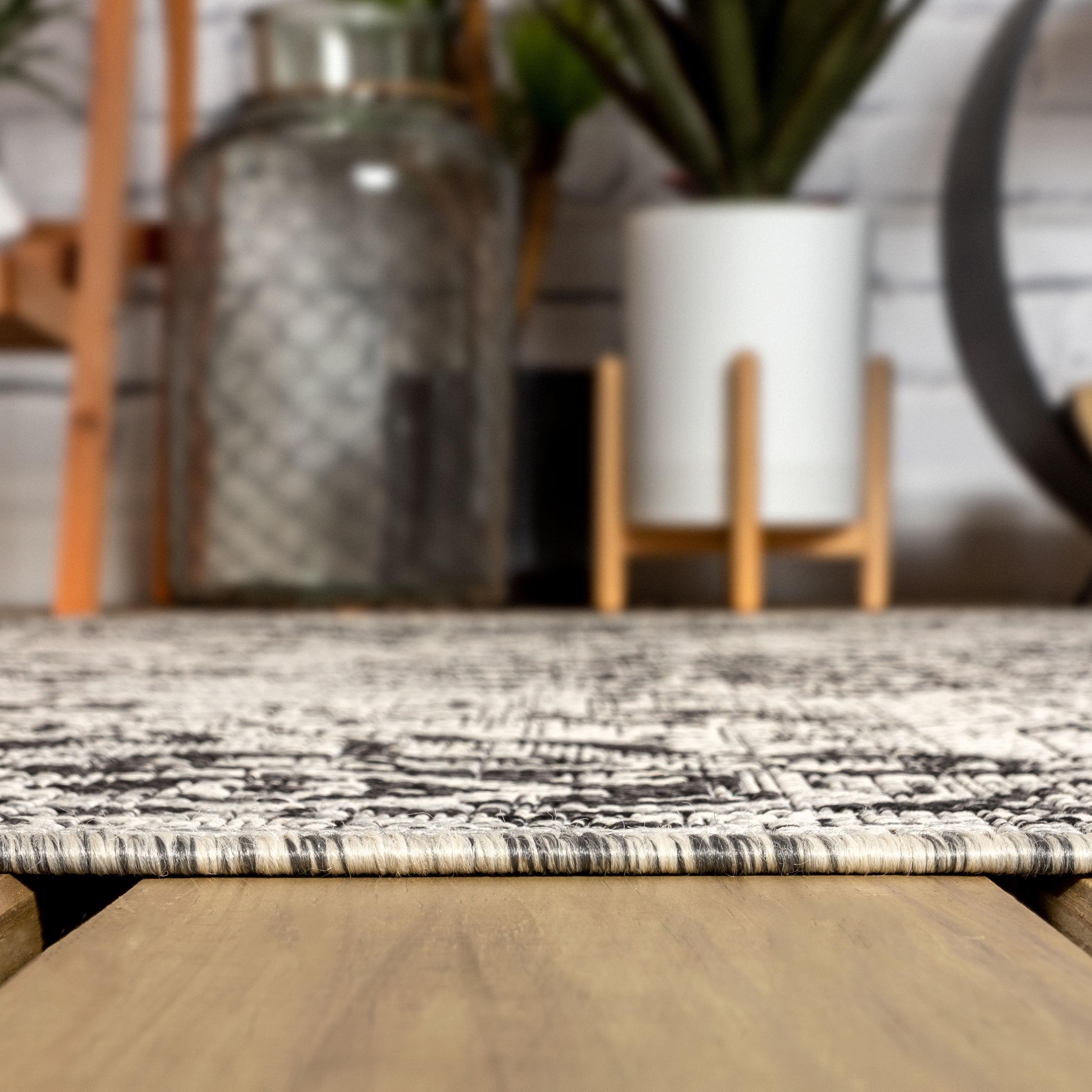 4'x6' Rozetta Boho Medallion Textured Weave Indoor/Outdoor Area Rug, Gray/Black - JONATHAN Y