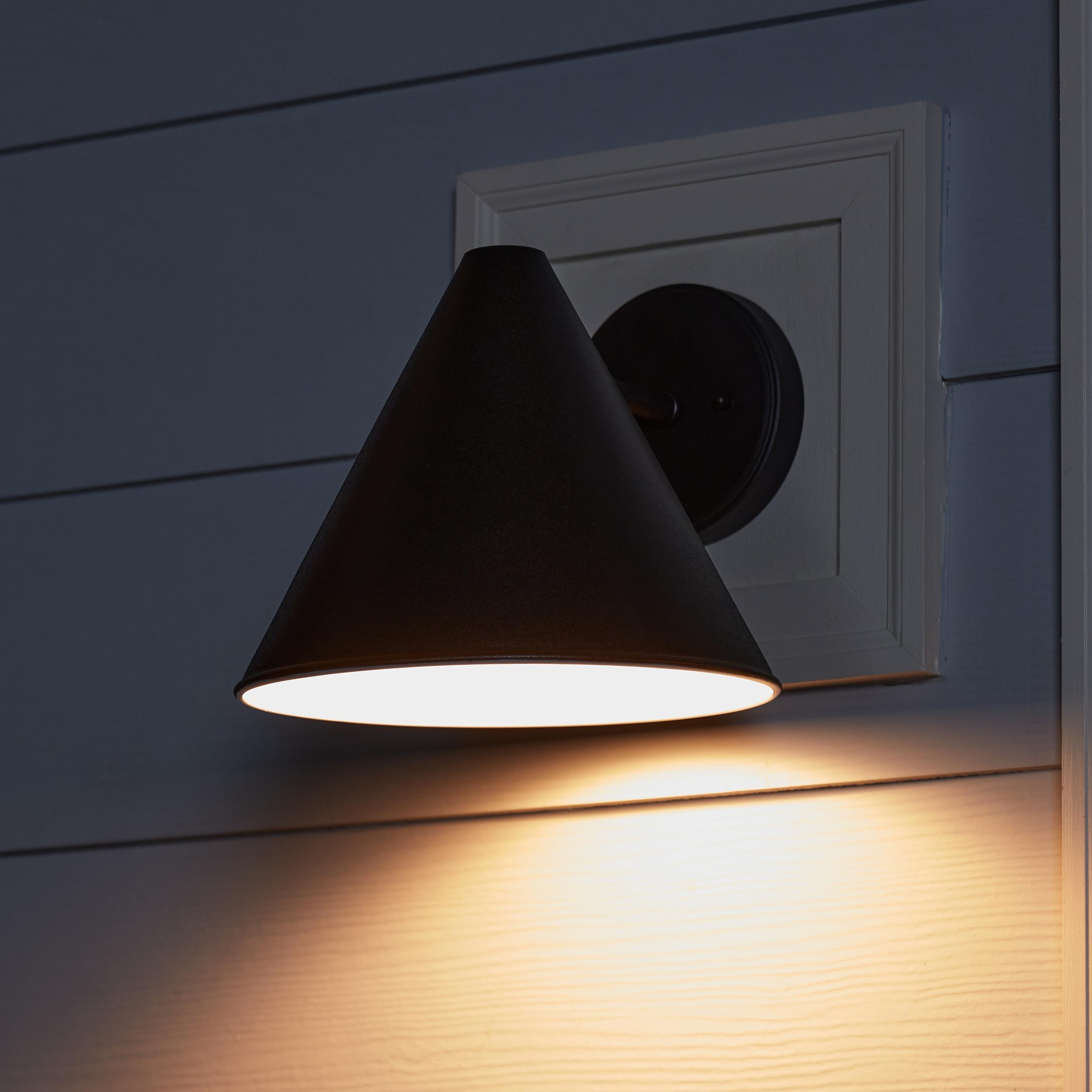 Dedmon Wall Light