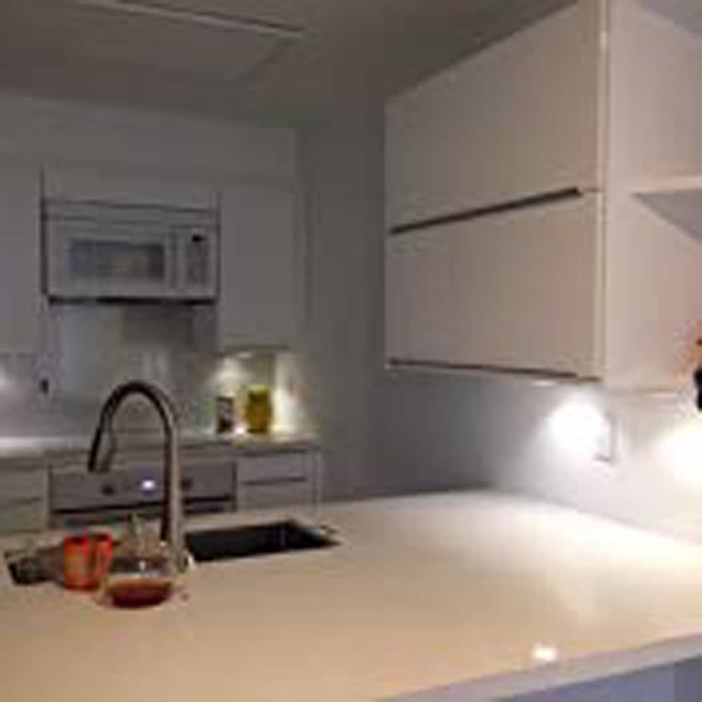 Fulcrum LED Under Cabinet Recessed Light