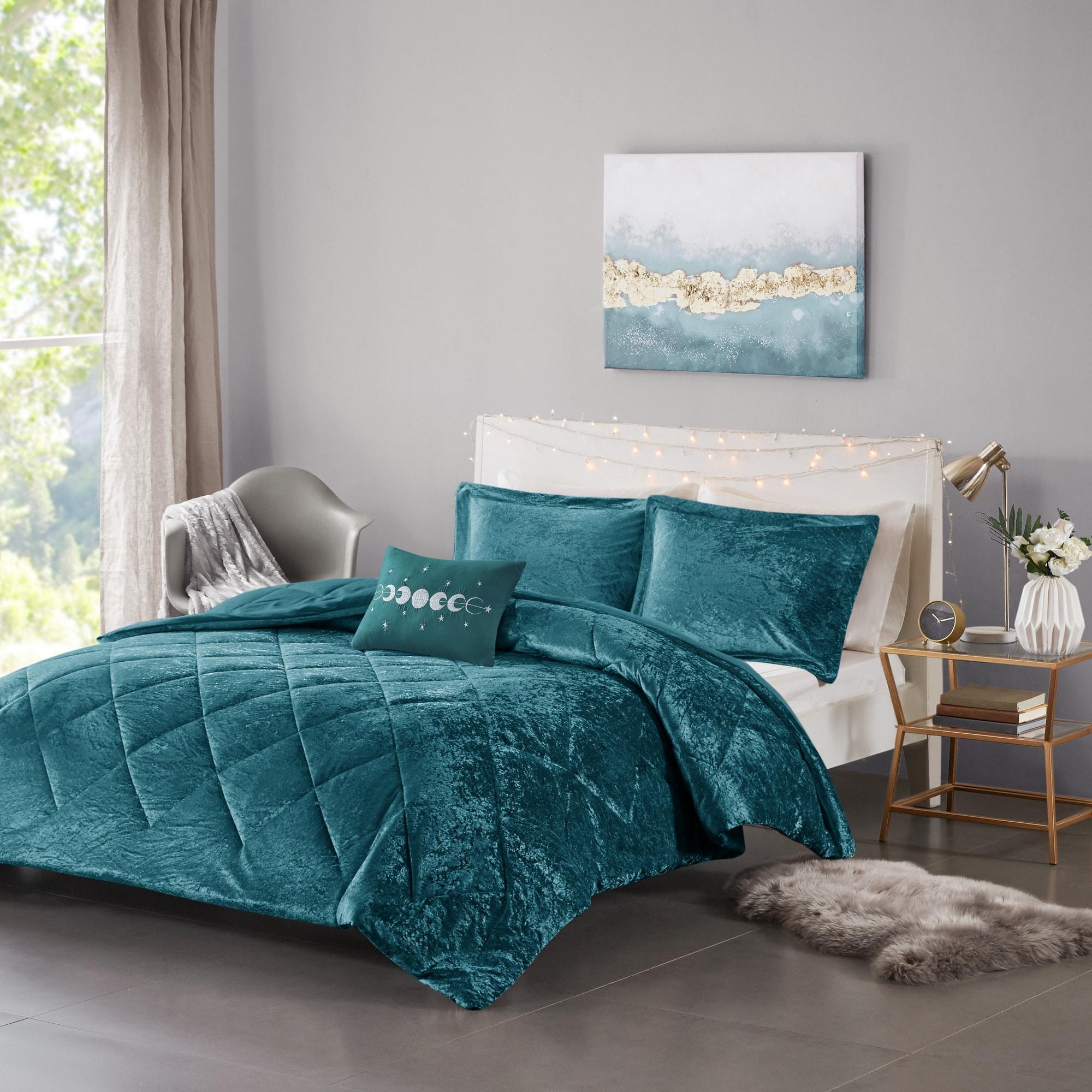 Intelligent Design King/Cal King Size Comforter Sets, 4-Piece Velvet Bedding Set for All Seasons, Teal Comforter Bed Set with Decor Pillow