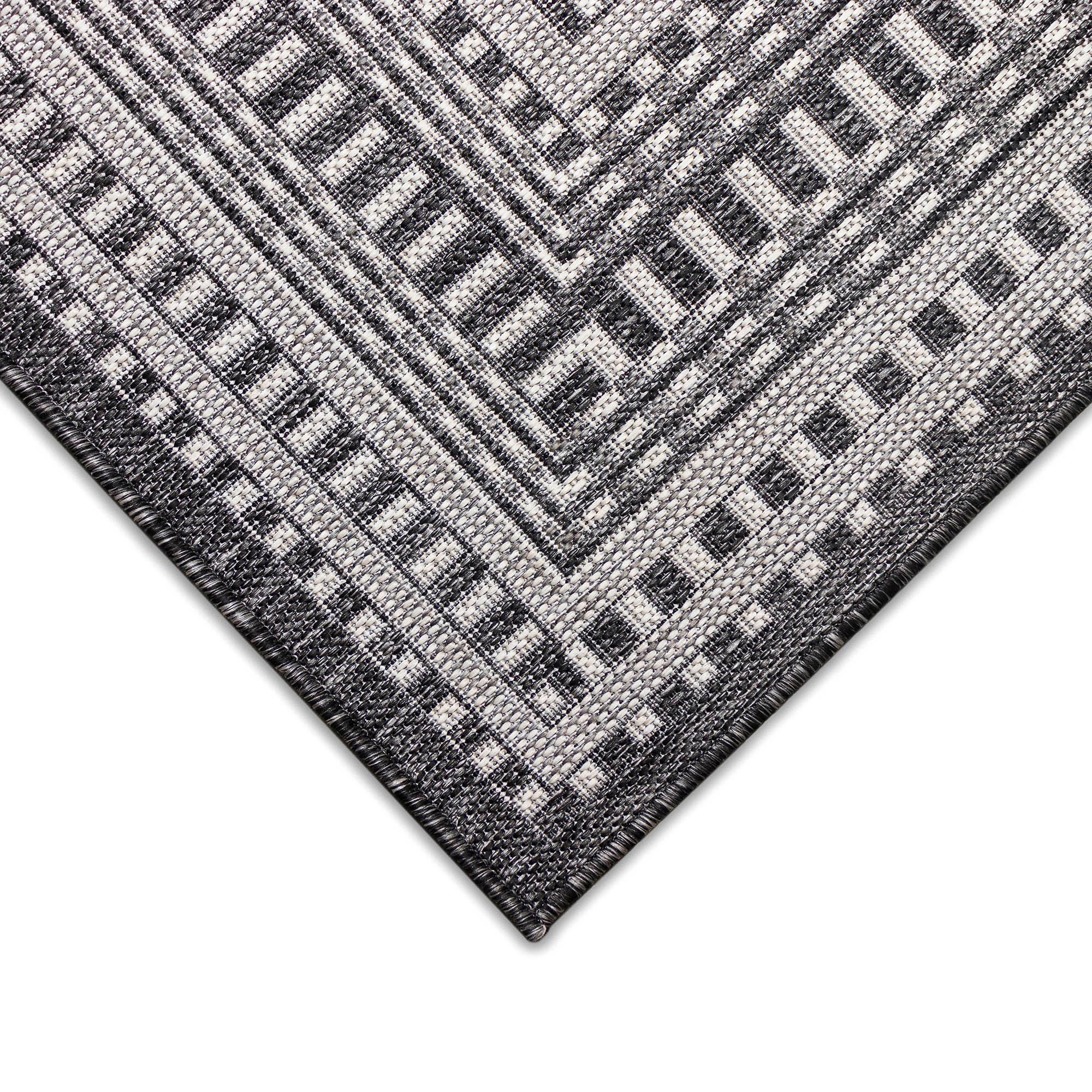 Liora Manne Malibu Etched Border Indoor/Outdoor Rug Charcoal 1'11" x 7'6"