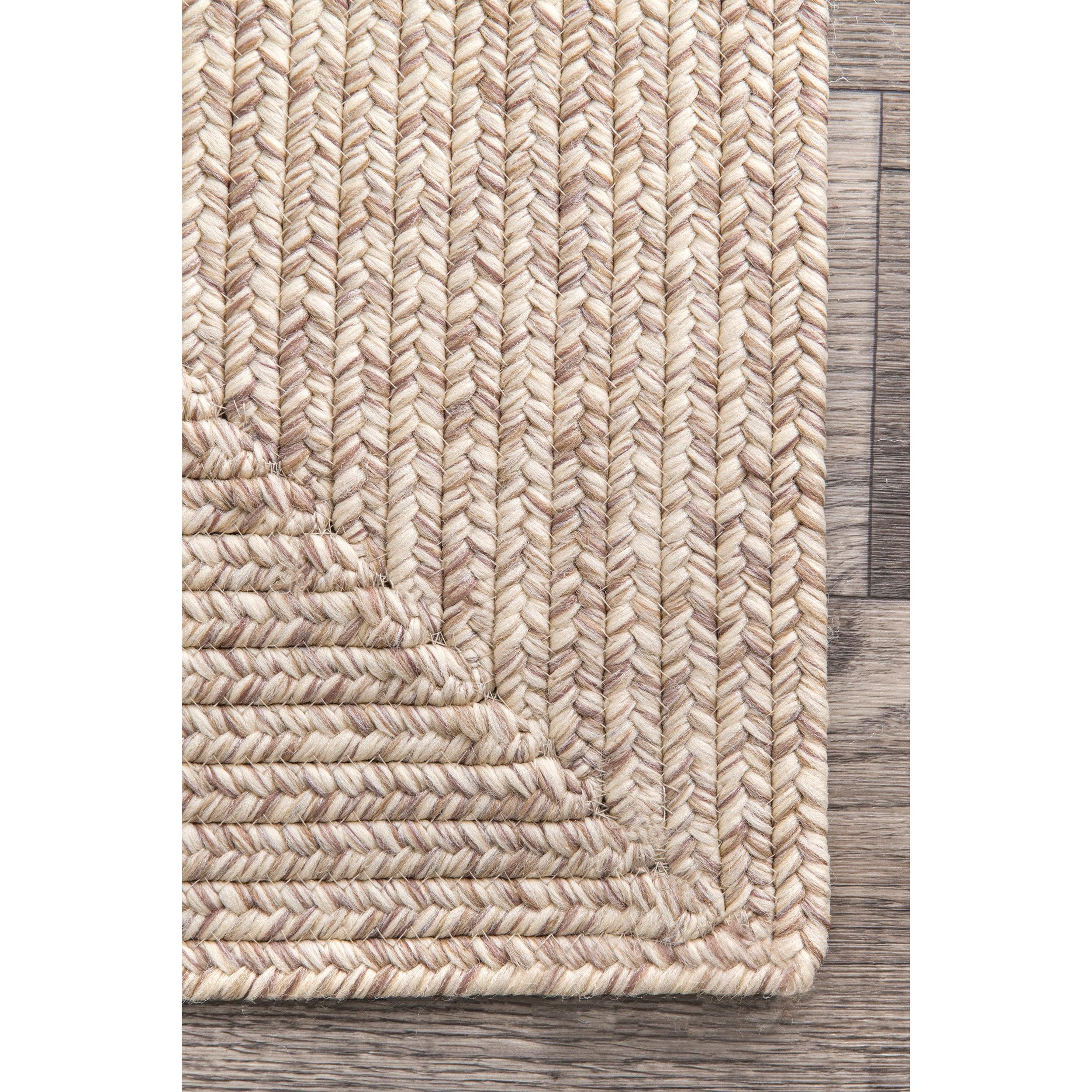 Casual Elegance Tan Synthetic 5' Round Braided Area Rug