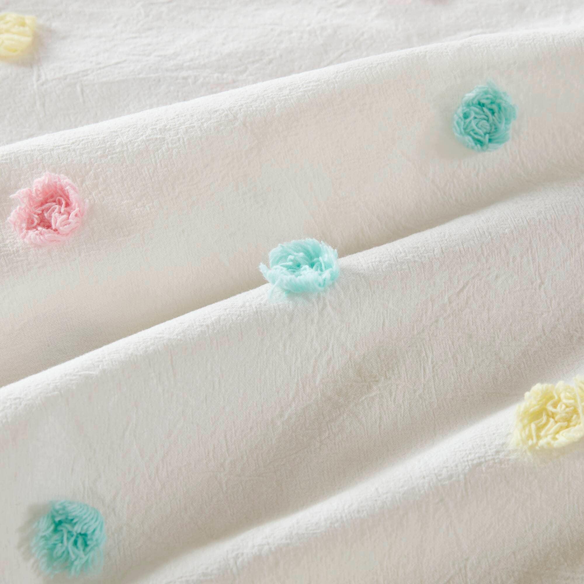 Intelligent Design Kids Callie Pom Pom Cotton Jacquard Quilt Set with Throw Pillows