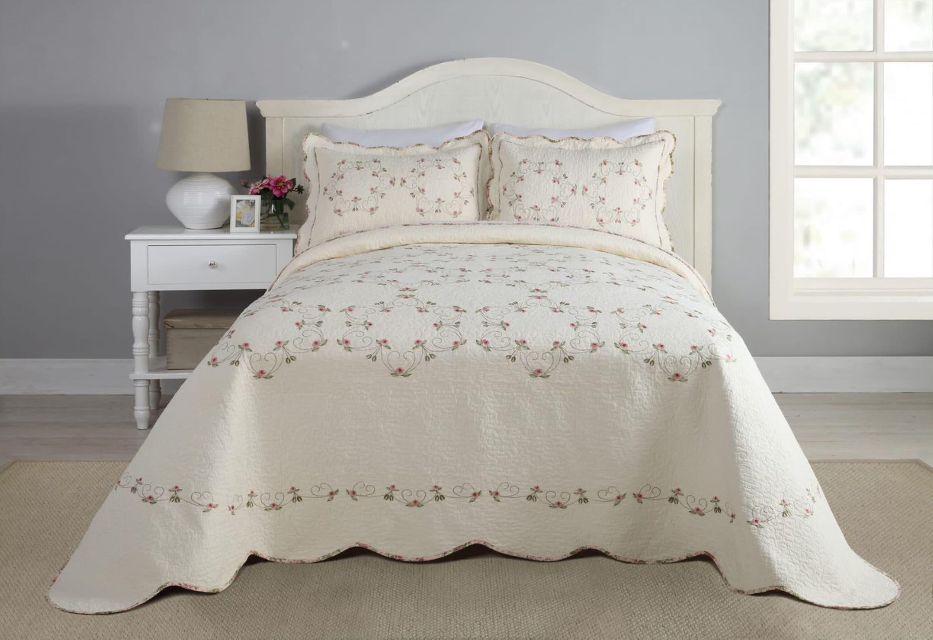 Queen Felisa Bedspread Pink/Ivory - Modern Heirloom: Floral Pattern, Machine Washable, Year Round Comfort