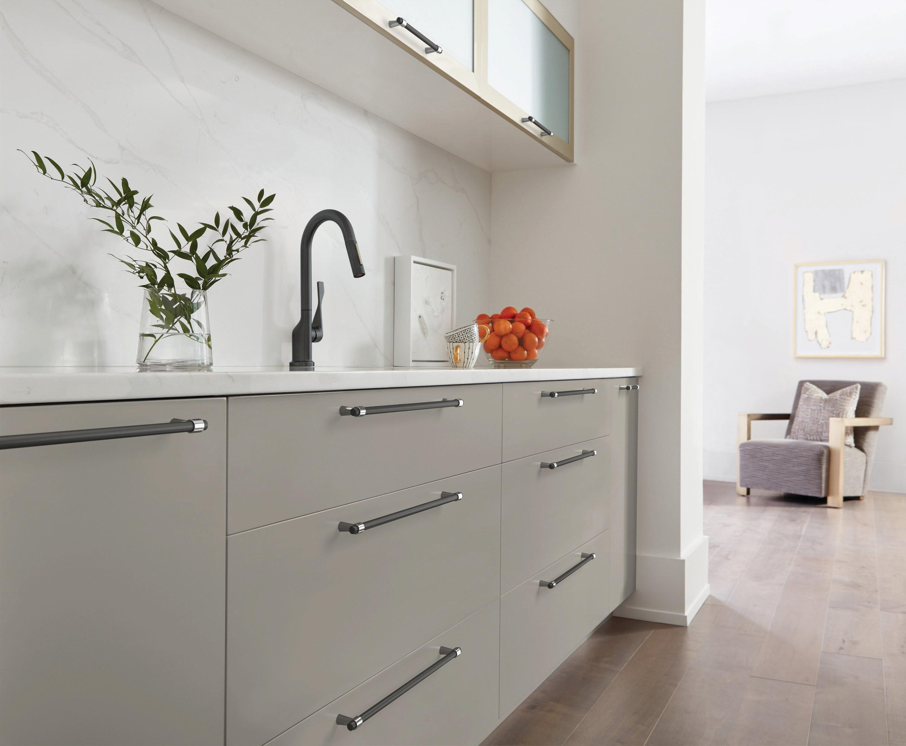 Mergence 8 13/16" Center To Center Bar Pull