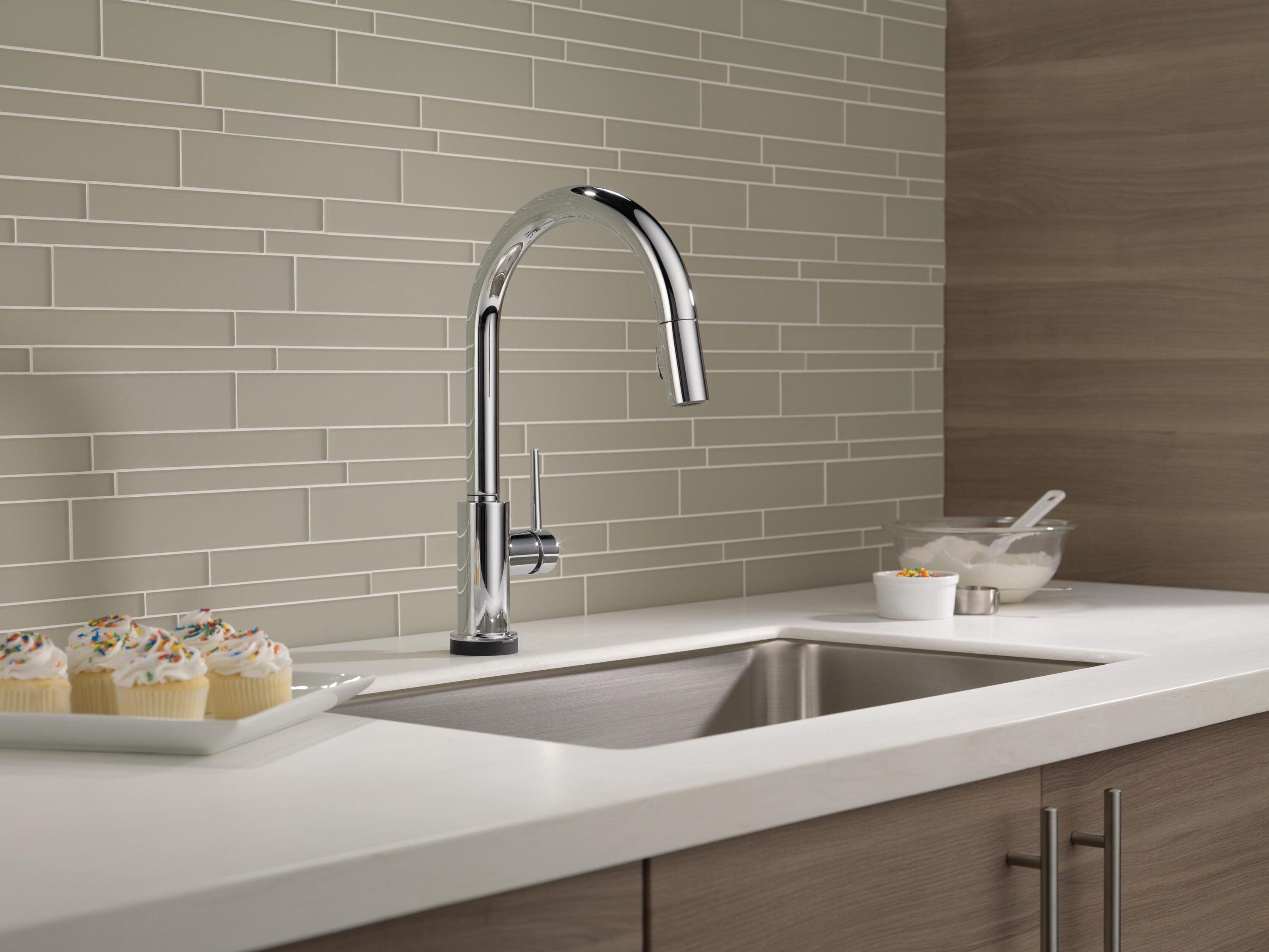 Chrome Single-Handle Pull-Down Kitchen Faucet with Touch Technology