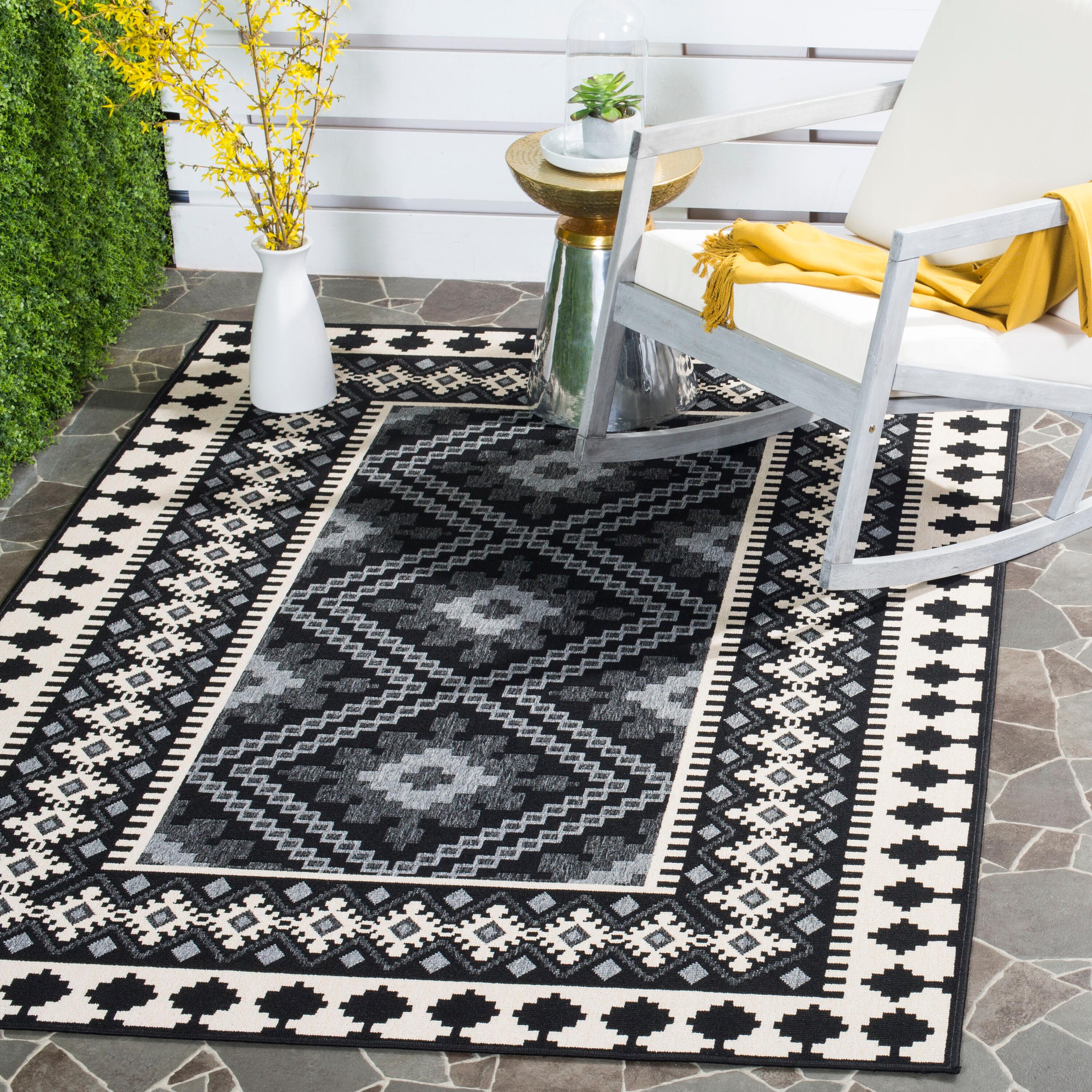 Veranda VER099 Power Loomed Indoor and Outdoor Area Rug - Black/Creme - 5'3"x7'7" - Safavieh.