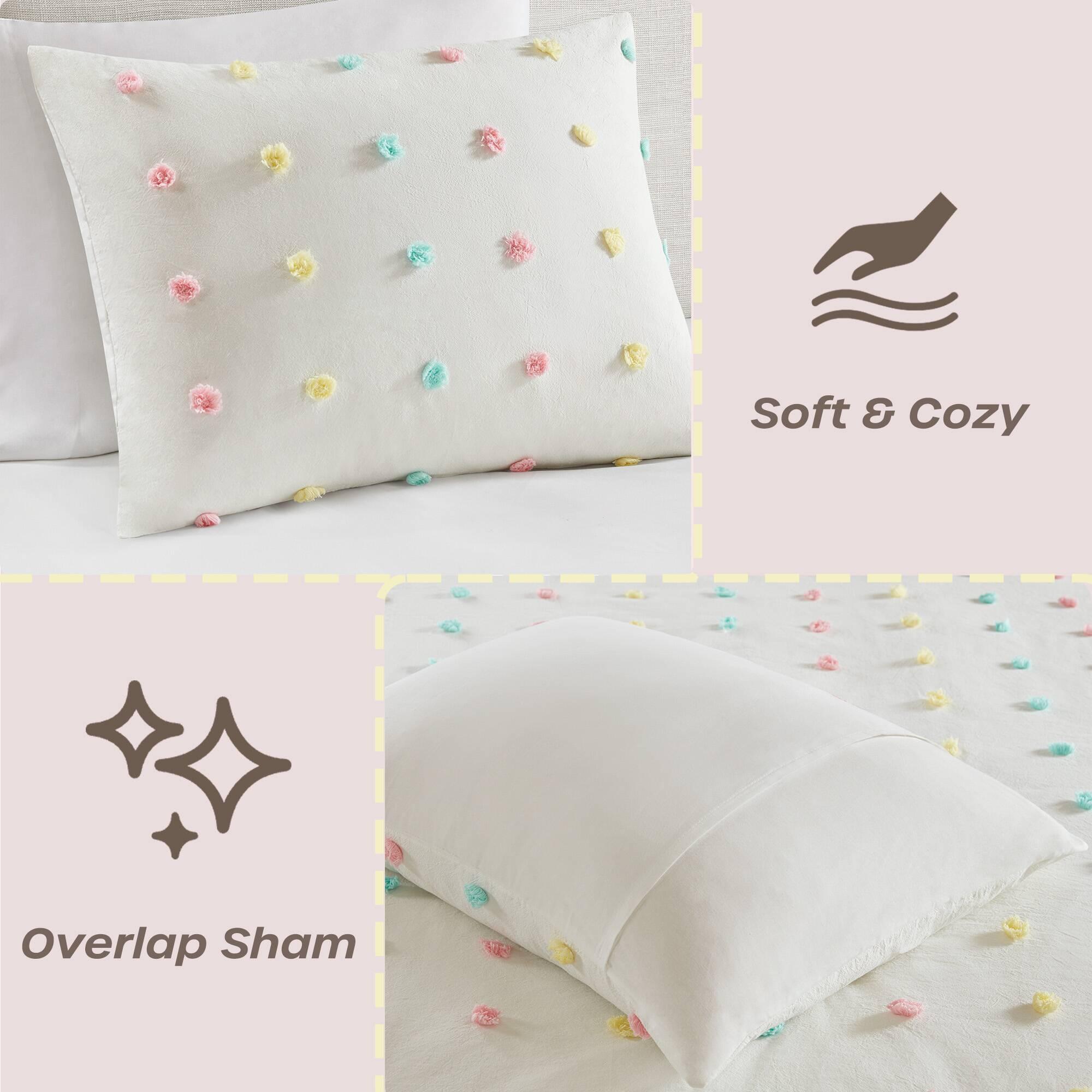 Intelligent Design Kids Callie Pom Pom Cotton Jacquard Quilt Set with Throw Pillows