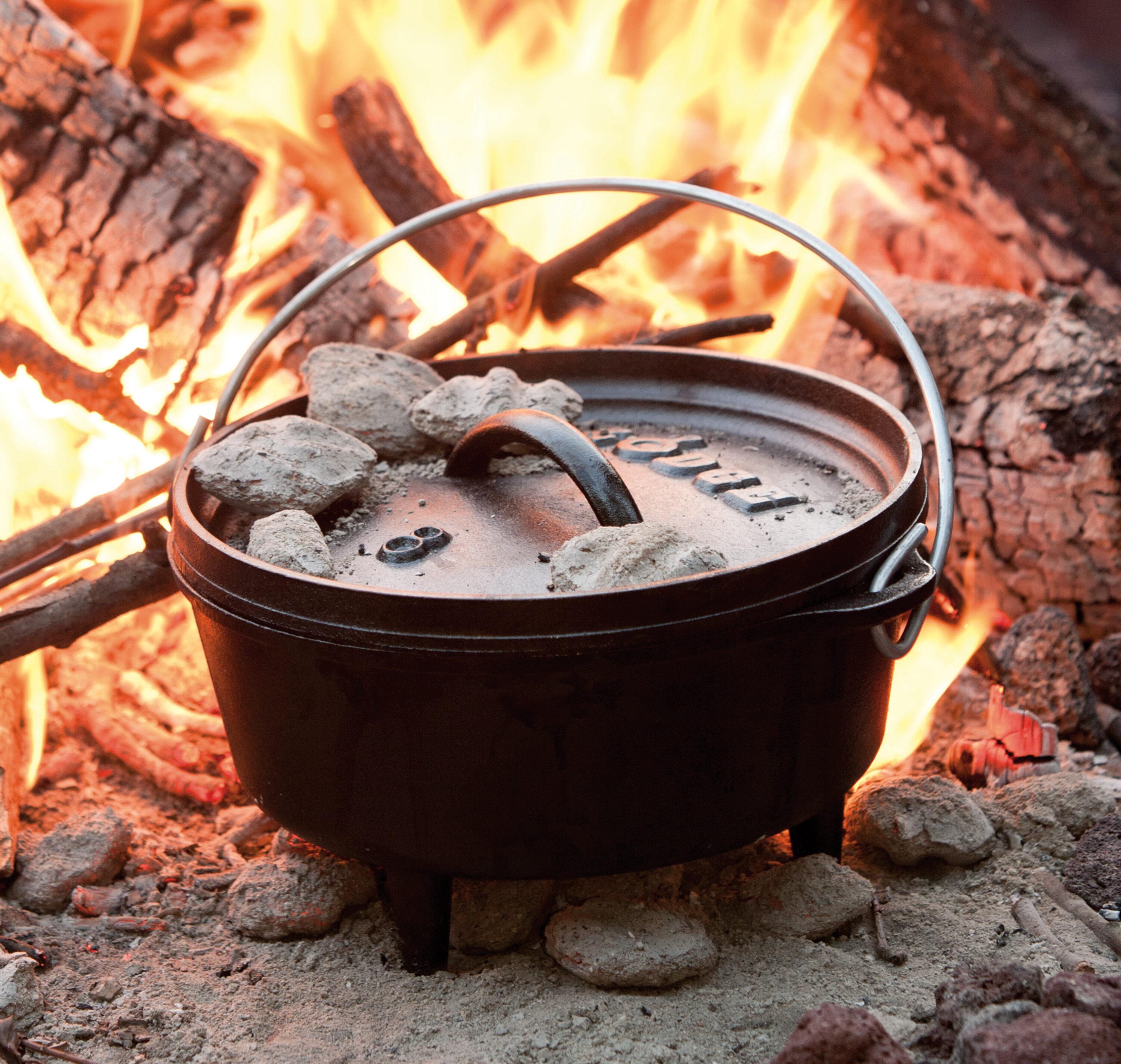 Lodge Lodge Cast Iron Camp Dutch Oven