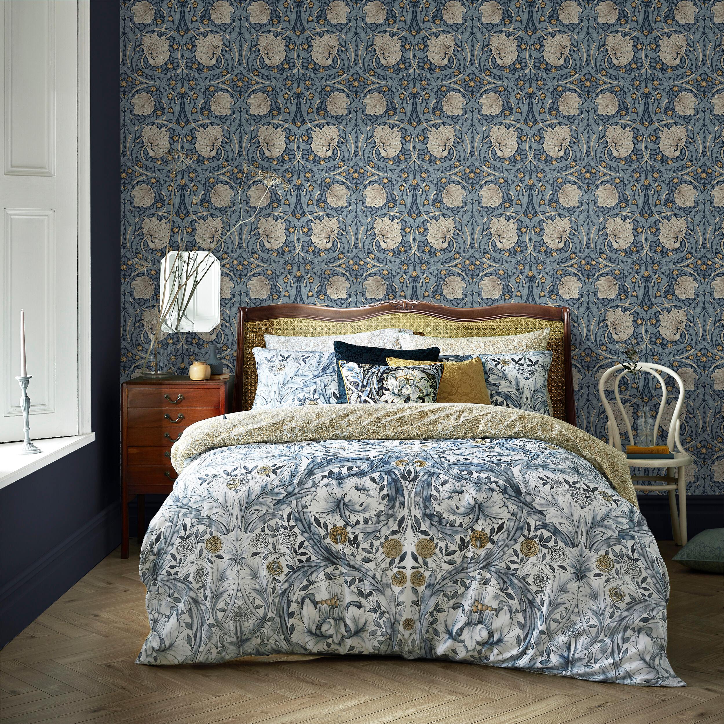 Nilda Floral Wallpaper