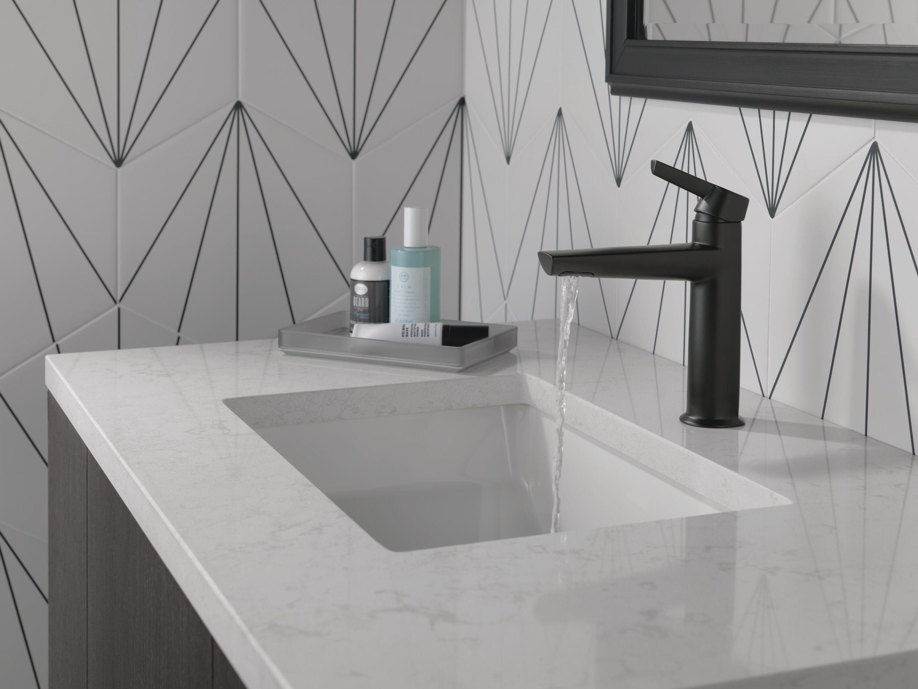 Galeon Single Hole Bathroom Faucet with Drain Assembly