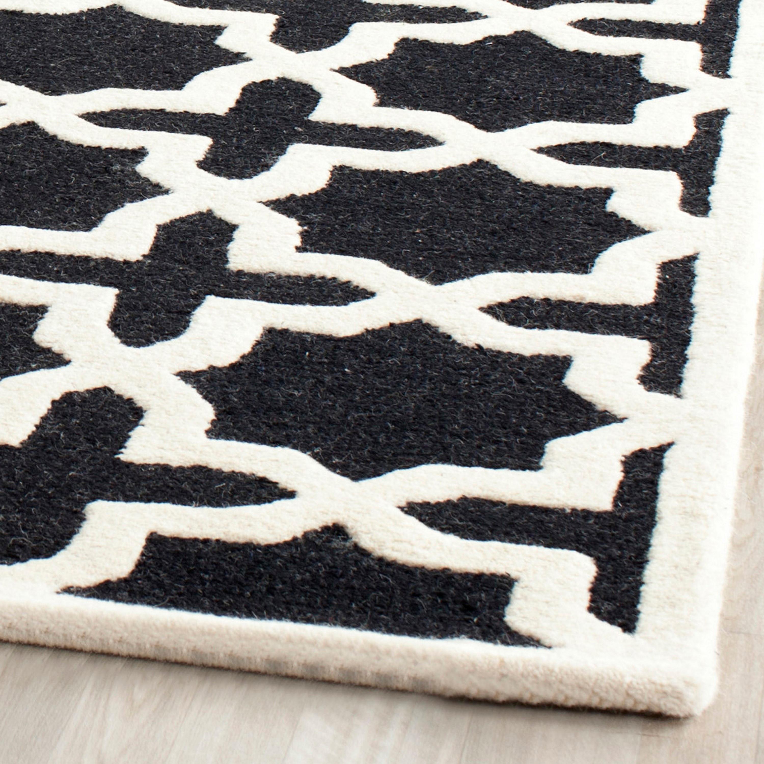 Cambridge CAM125 Tufted Indoor Area Rug - Black/Ivory - 4'x6' - Safavieh