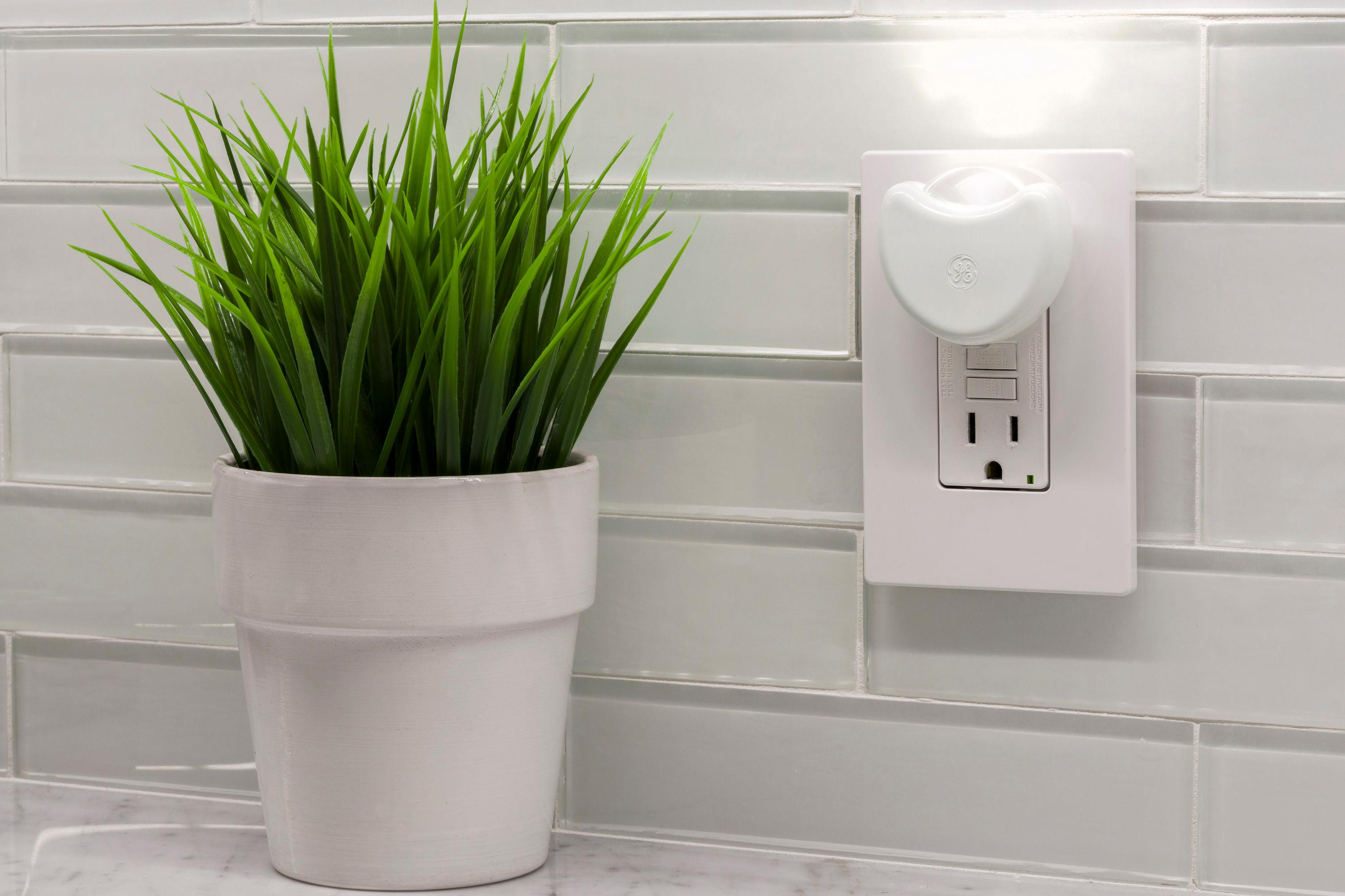 GE Sensing 2-Light Night Light