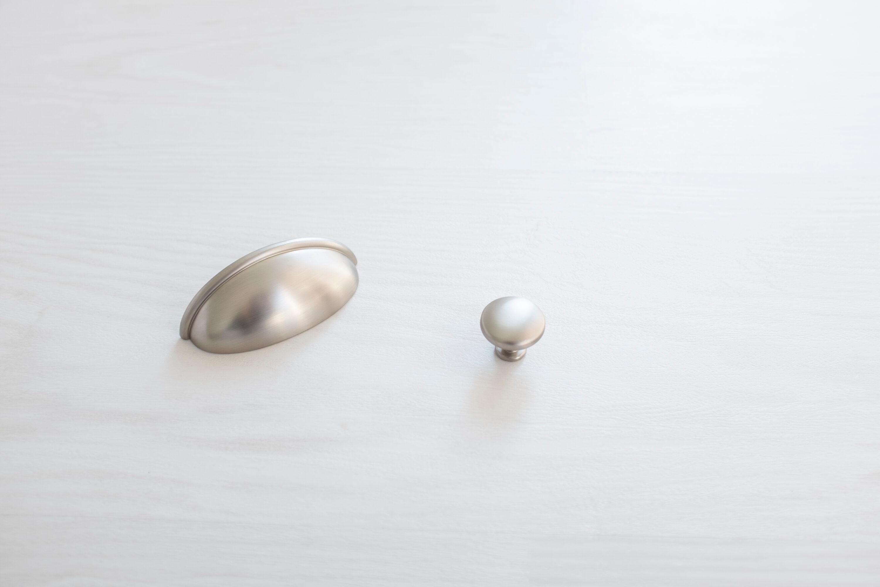 Hickory Hardware Heritage Designs Kitchen Cabinet Knobs, 1 1/8" Round Knob Pull for Doors, Drawers and Dressers (Set of 10)