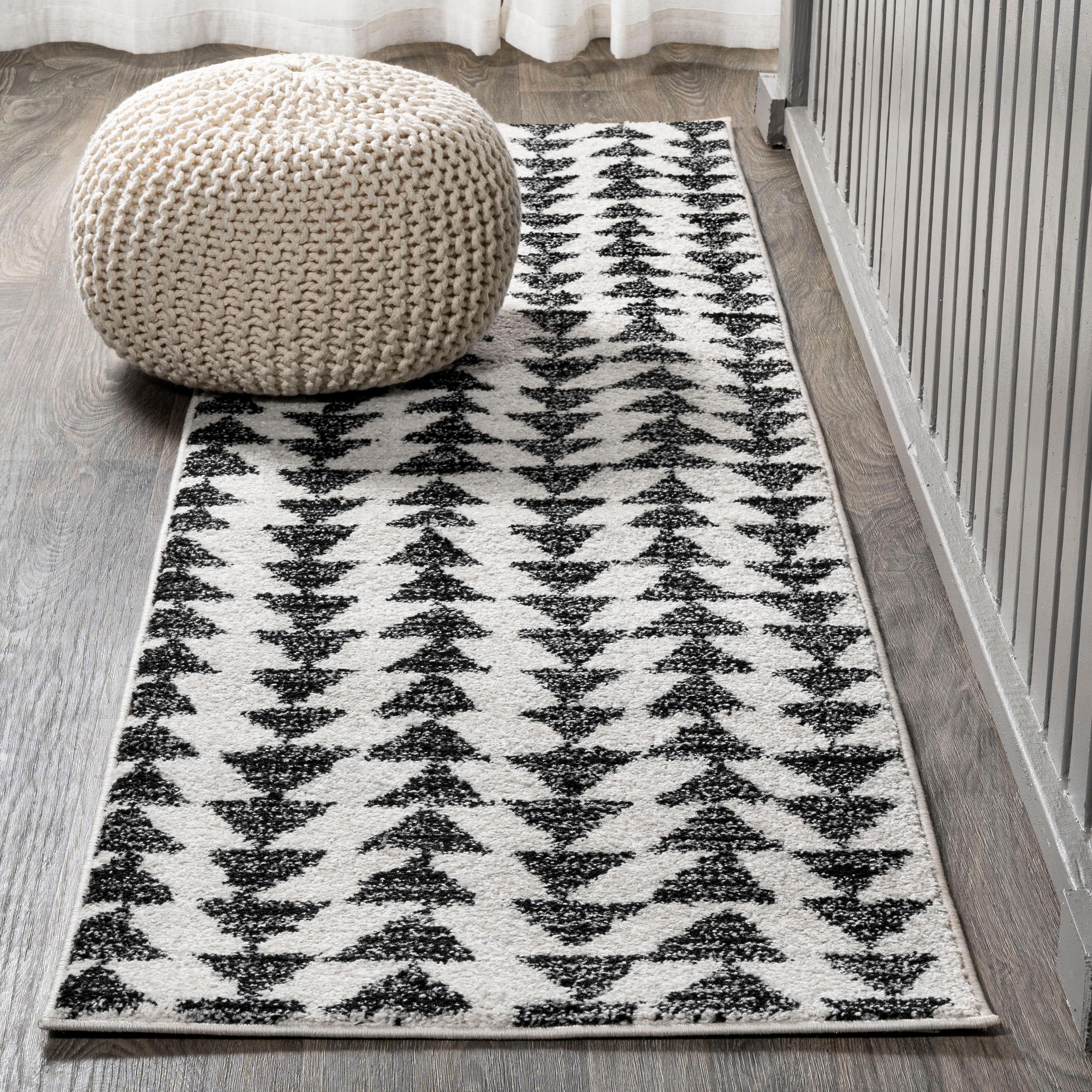2'x8' Aisha Moroccan Triangle Geometric  Runner Rug, Cream - JONATHAN Y