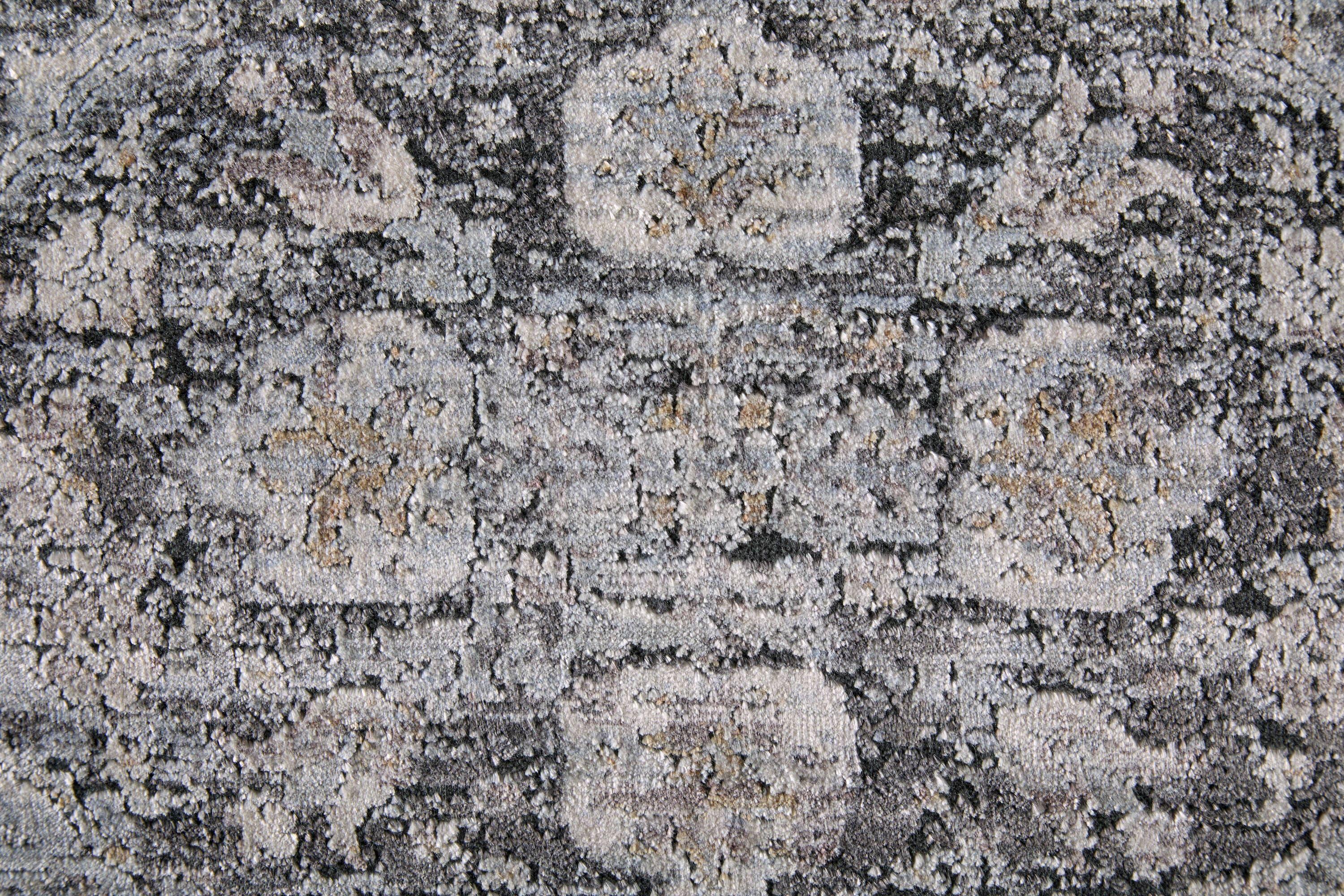 Sarrant Transitional Medallion Gray/Silver/Ivory Area Rug
