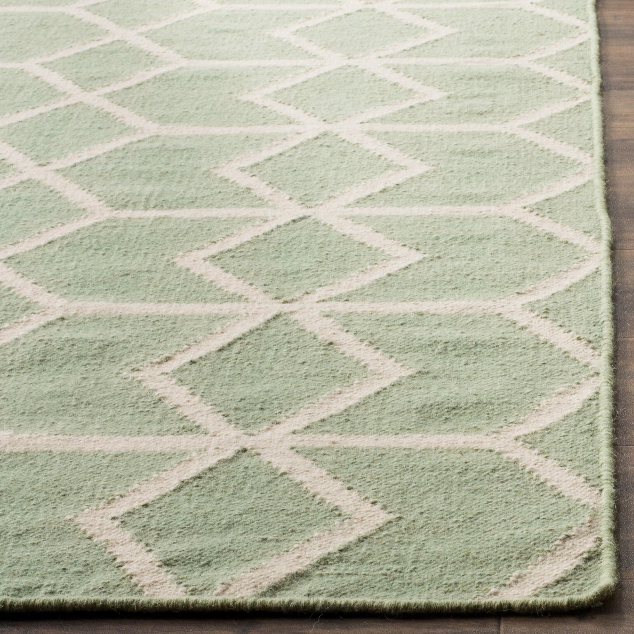 SAFAVIEH Dhurrie Addison Geometric Moroccan Wool Runner Rug, Sage/Ivory, 2'6" x 8'