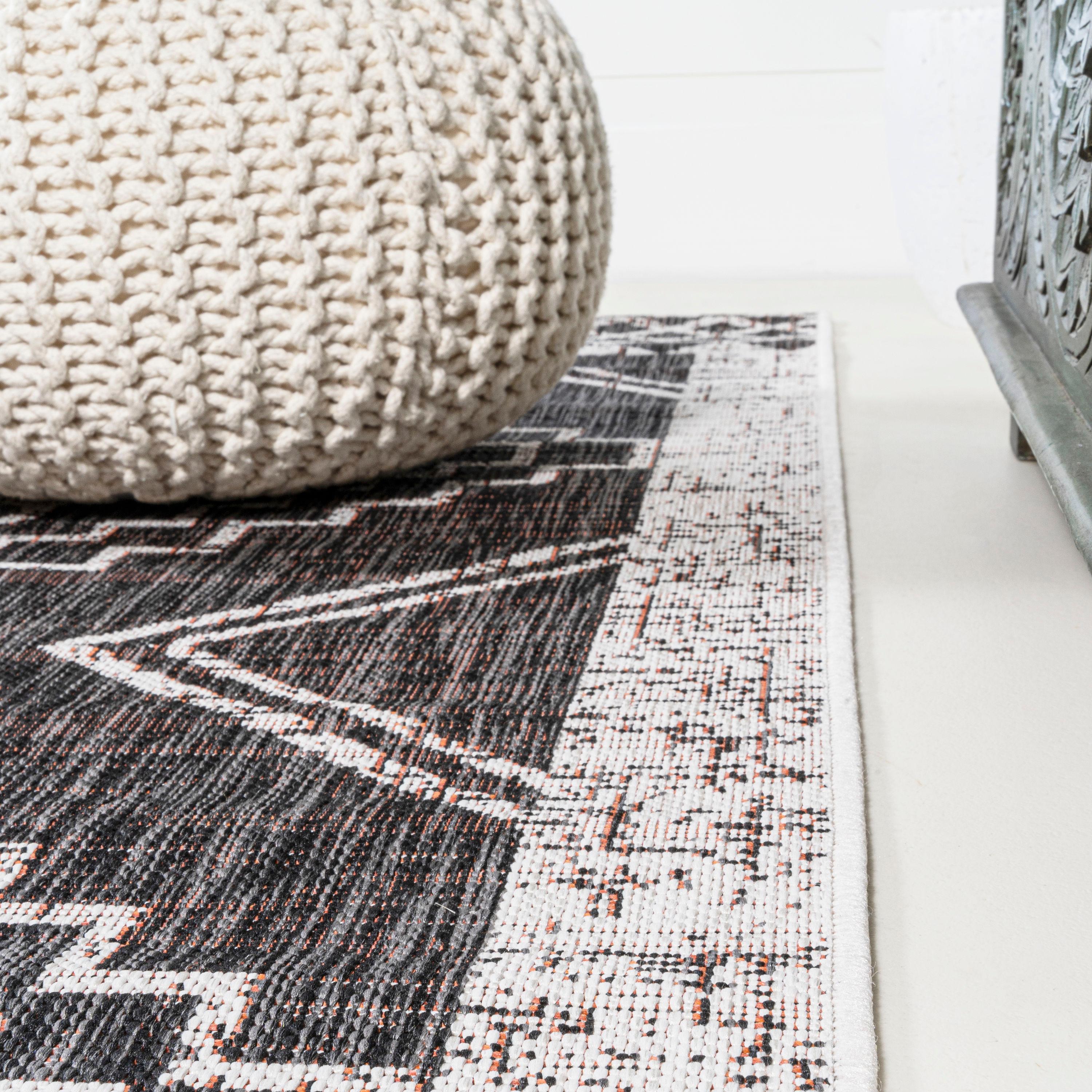 5'x8' Marokko Diamond  Medallion Indoor/Outdoor Area Rug, Black/Ivory - JONATHAN Y