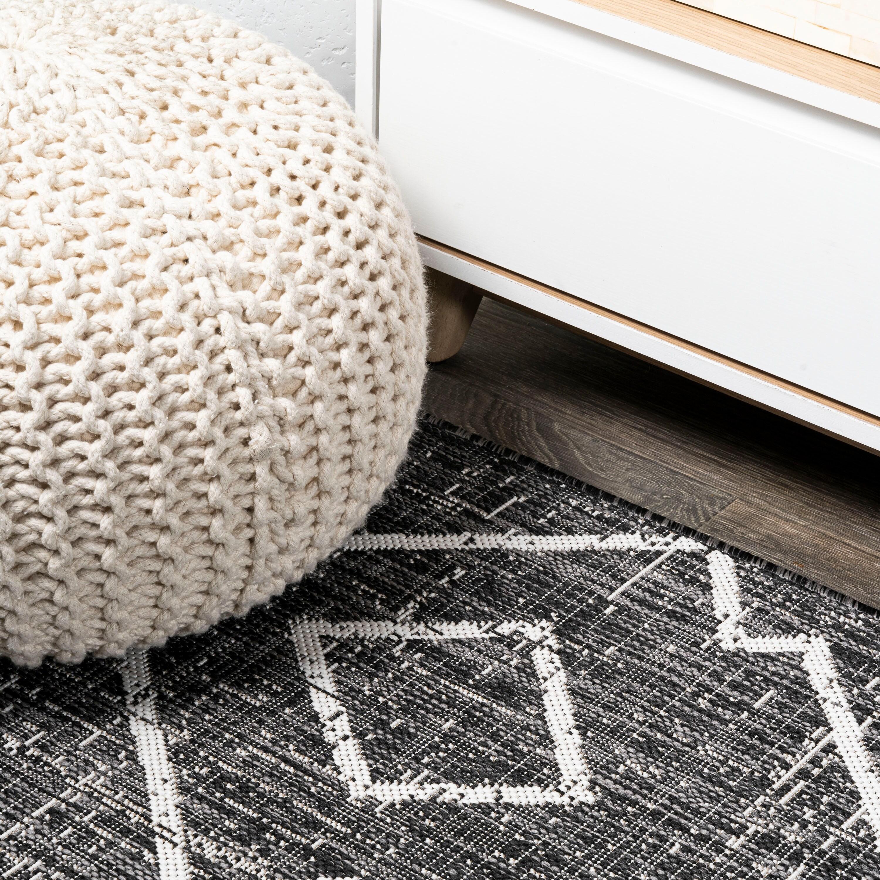 2'x10' Carwa  Diamond Trellis Indoor/Outdoor Runner Rug, Black/Ivory - JONATHAN Y