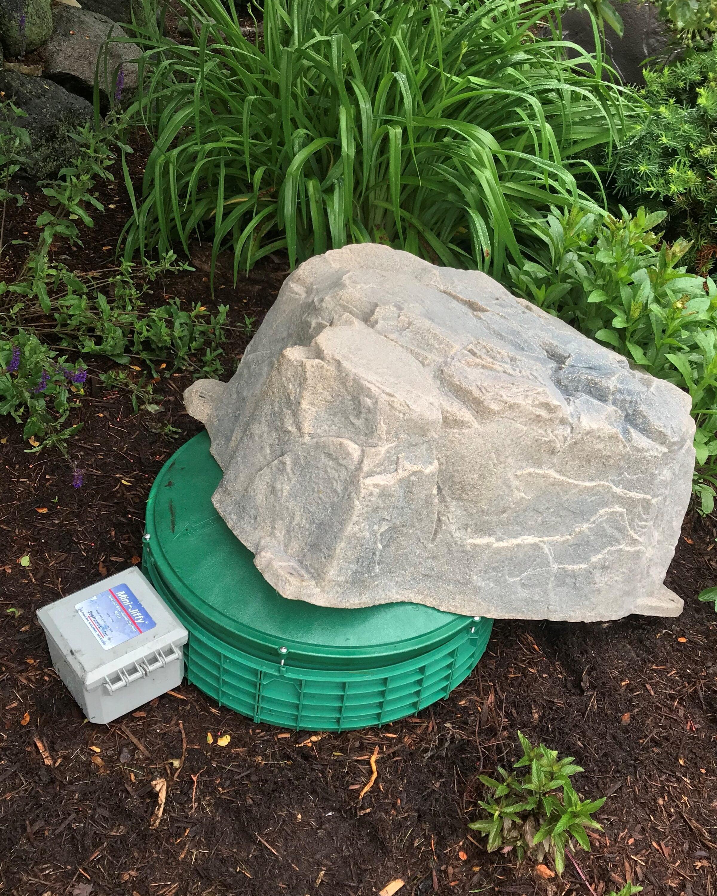 DekoRRa 111-FS Artificial Rock Fieldstone-Gray - Covers Septic Lids Up To 14in High