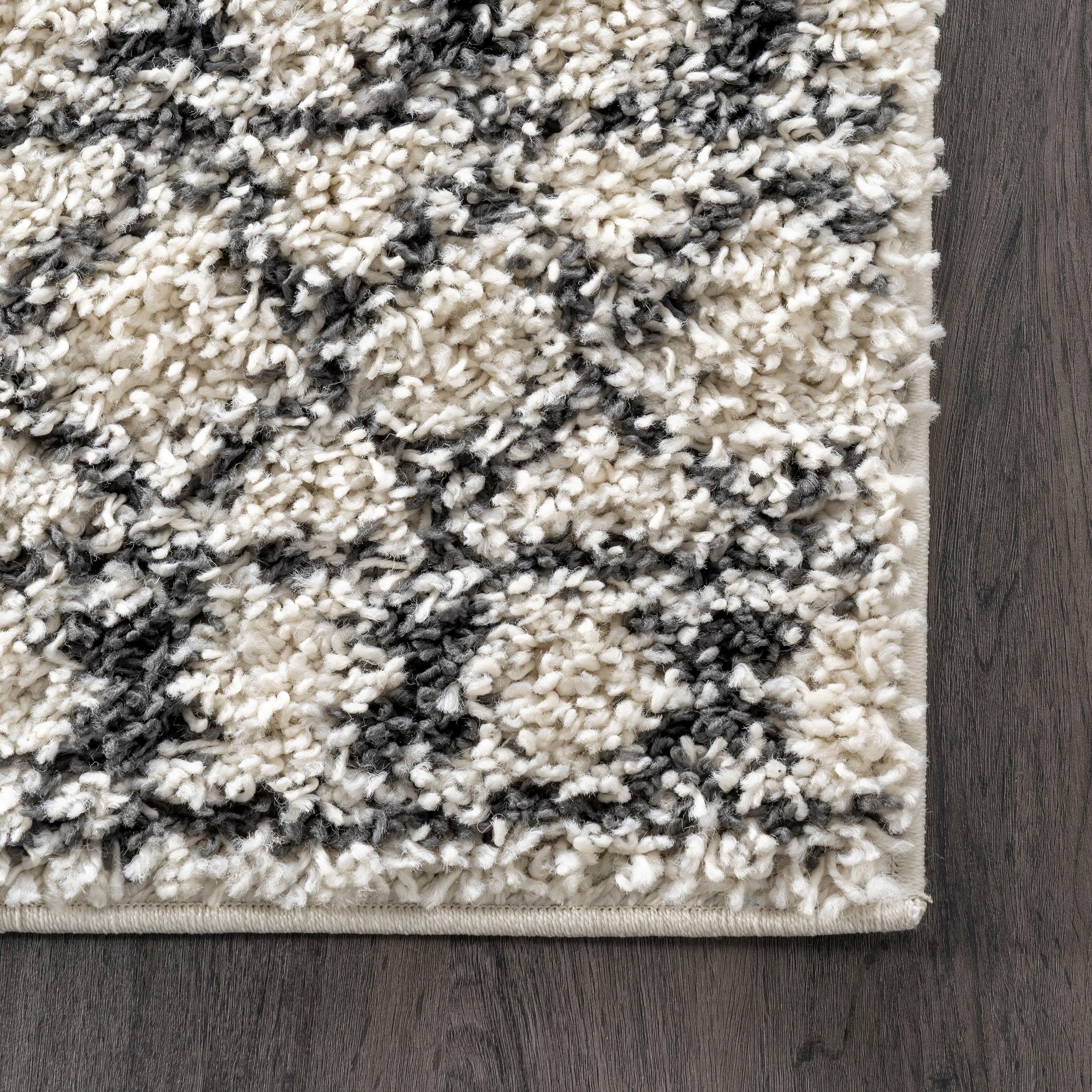 Nuloom Lacey Trellis 2x3 Accent Shag Indoor Area Rug for Living Room Bedroom Dining Room Nursery Entryway, Off White/Charcoal