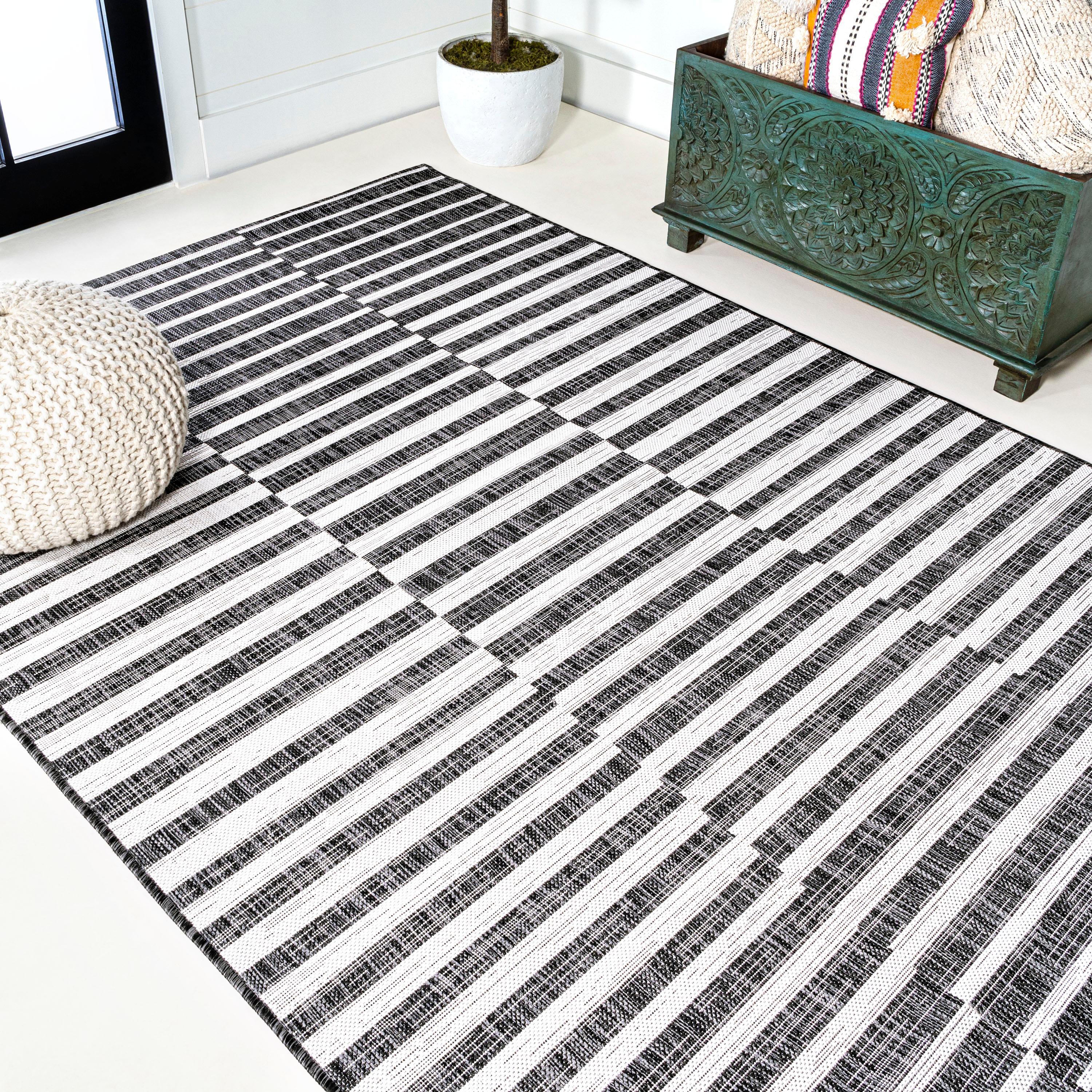 5'x8' Sukie Modern Offset Stripe Indoor/Outdoor Area Rug, Black/Ivory - JONATHAN Y