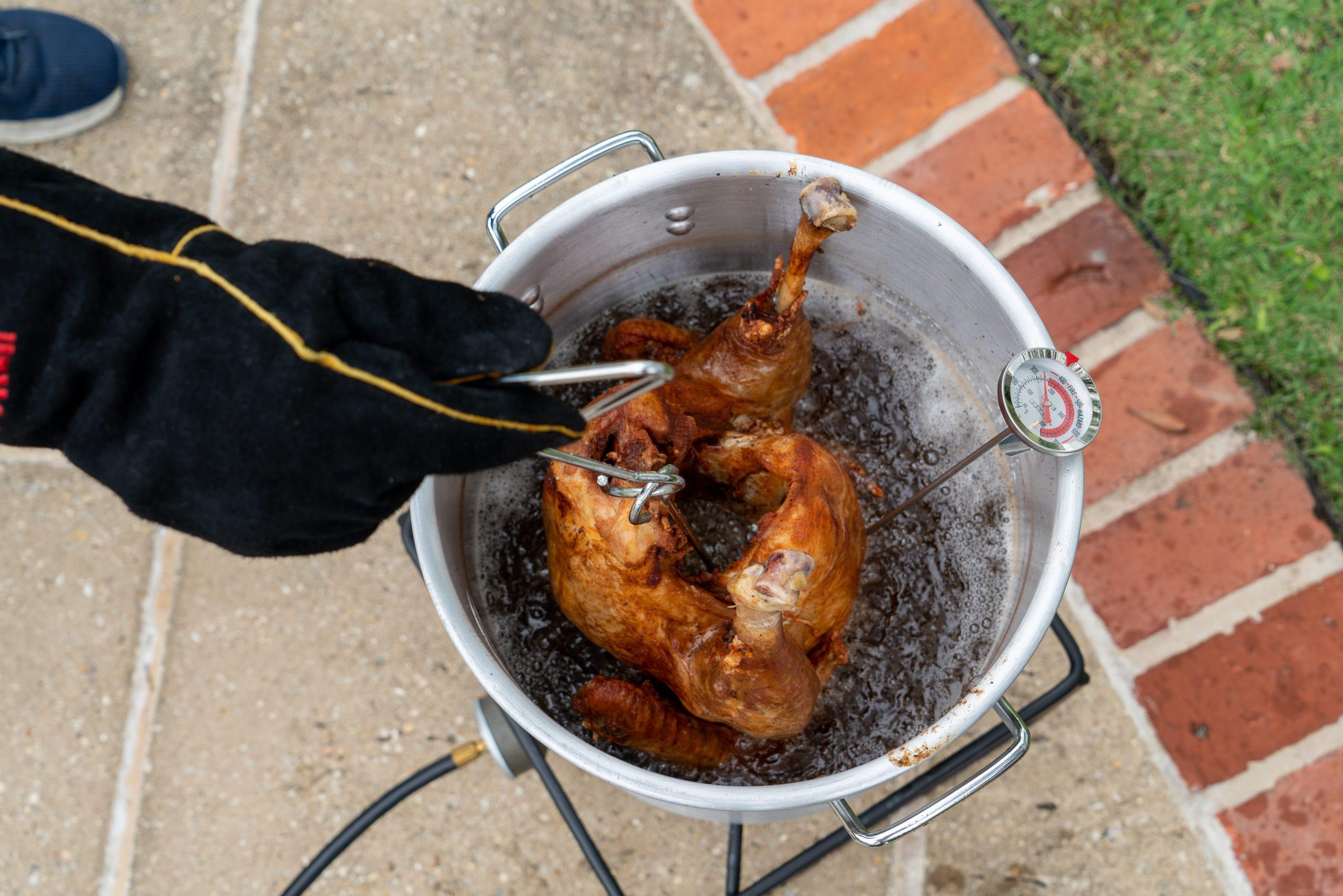 King Kooker Portable Propane Outdoor Deep Frying/Boiling Kit - Includes 29 Qt. Pot and 10 Qt. Pan