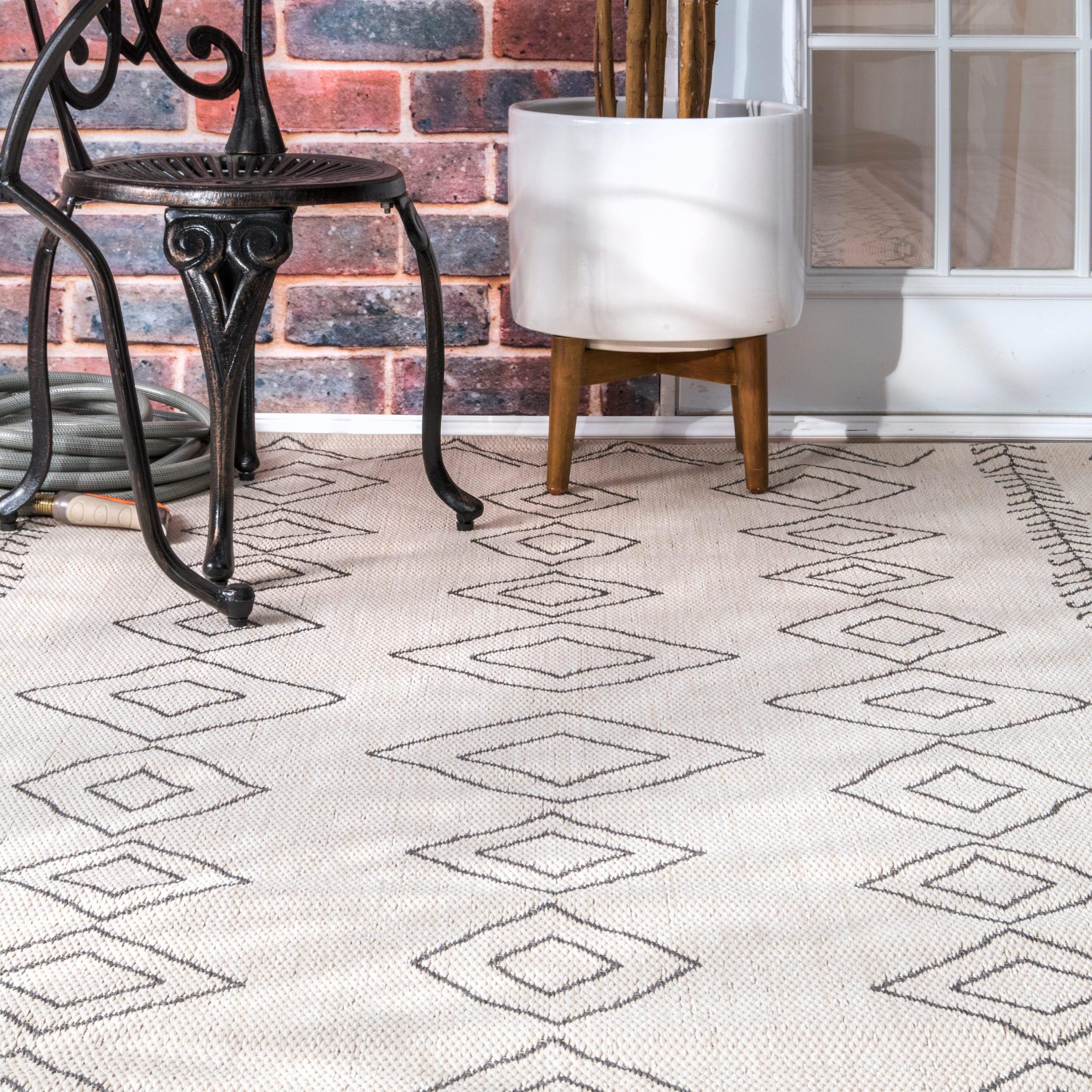 Nuloom Serna Diamond 8 Square Indoor/Outdoor Area Rug for Living Room Patio Deck Front Porch Kitchen, Ivory/Dark Grey