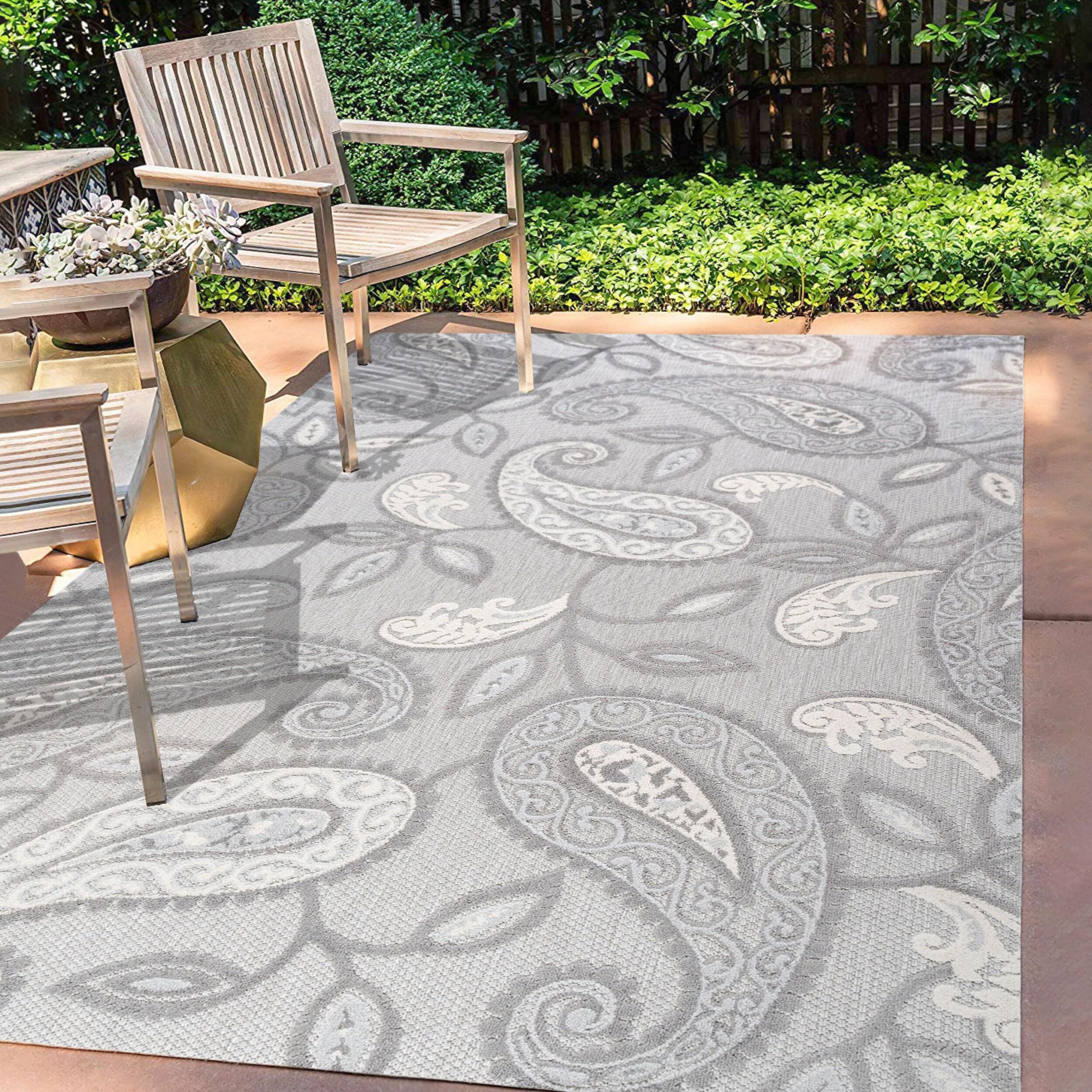 4'x6' Julien Paisley High-Low Indoor/Outdoor Area Rug, Light Gray - JONATHAN Y