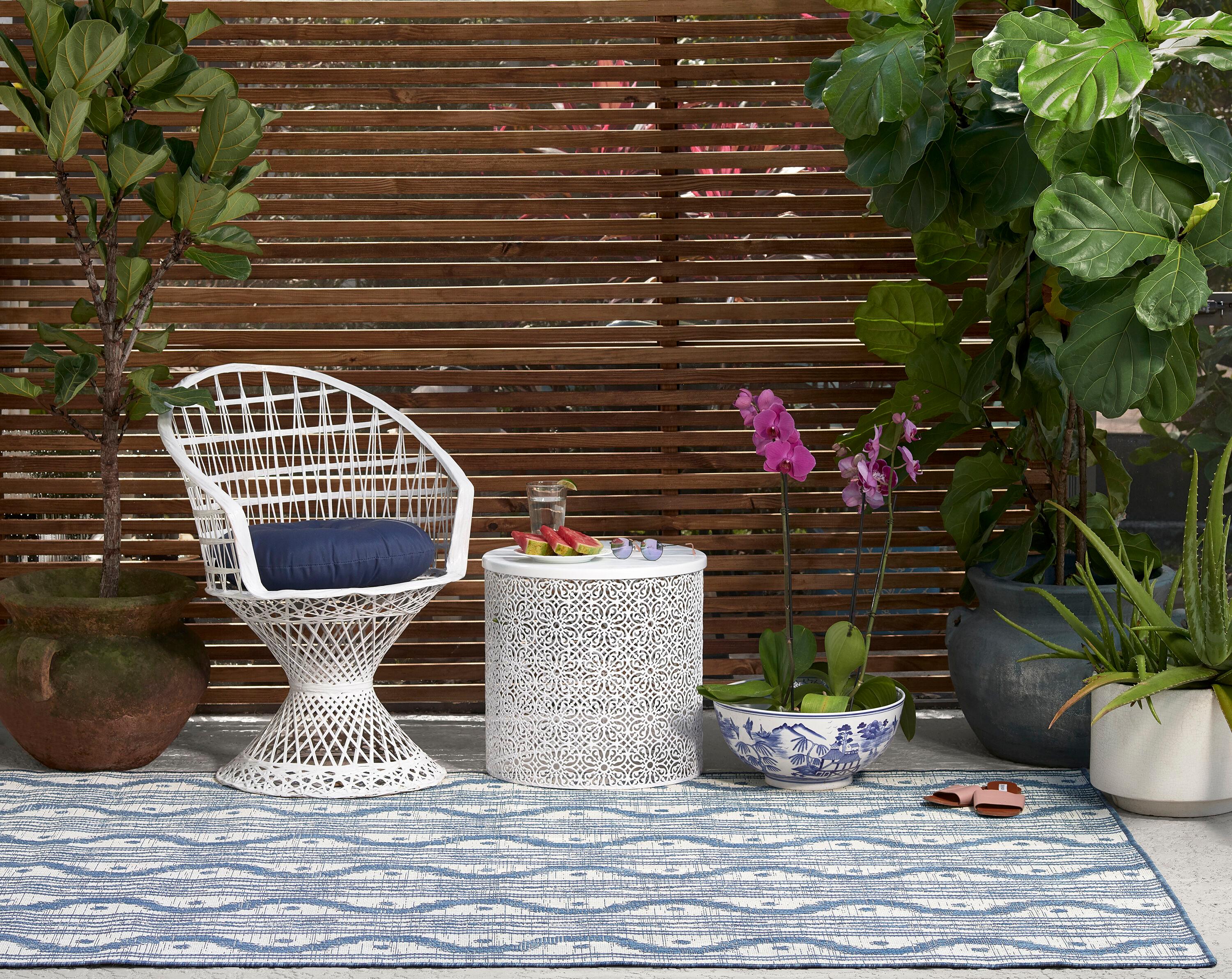 Momeni Riviera Geometric Blue Indoor Outdoor Rug 2' X 3'