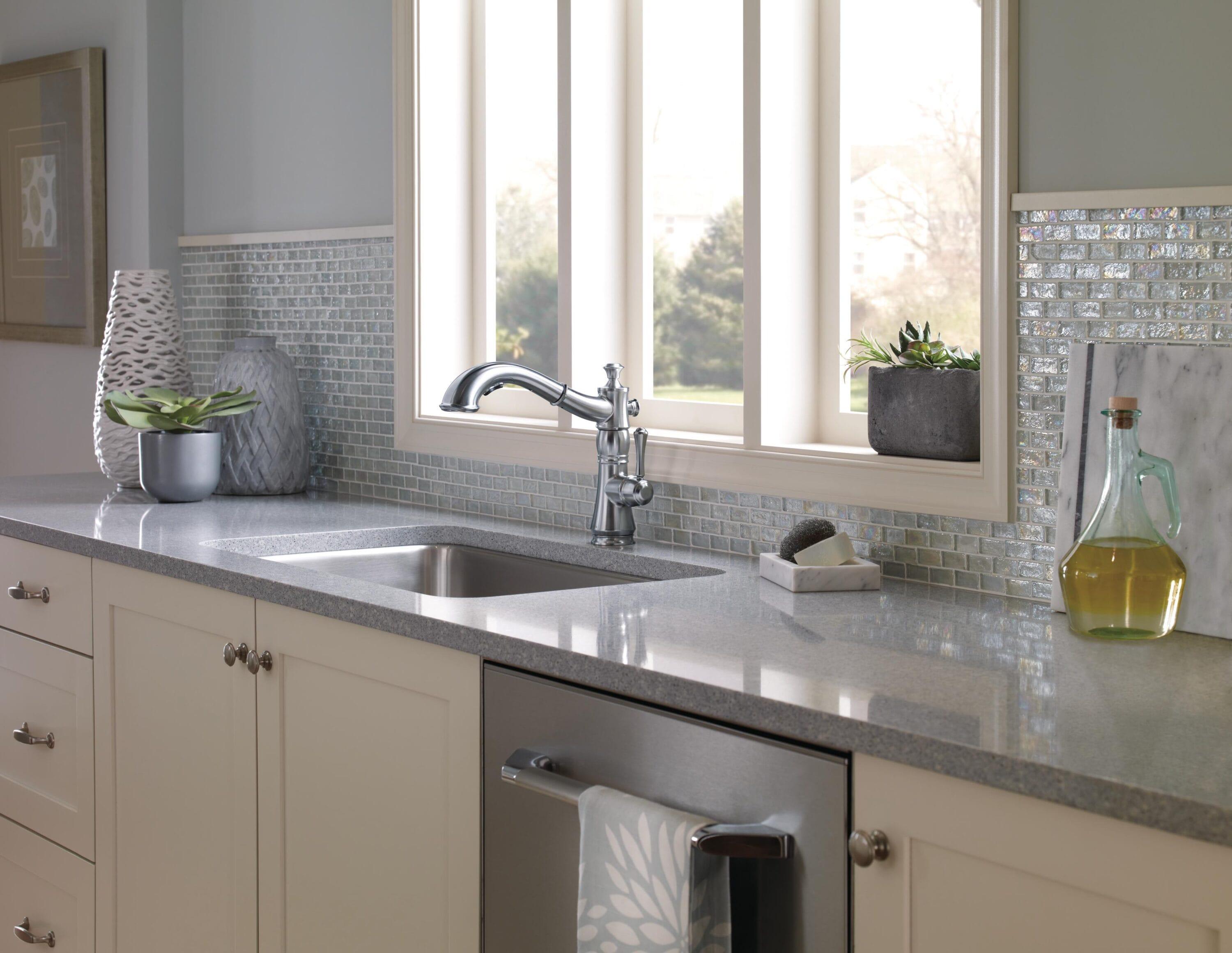 Delta Cassidy Single Handle Pull-Out Kitchen Faucet in Arctic Stainless 4197-AR-DST