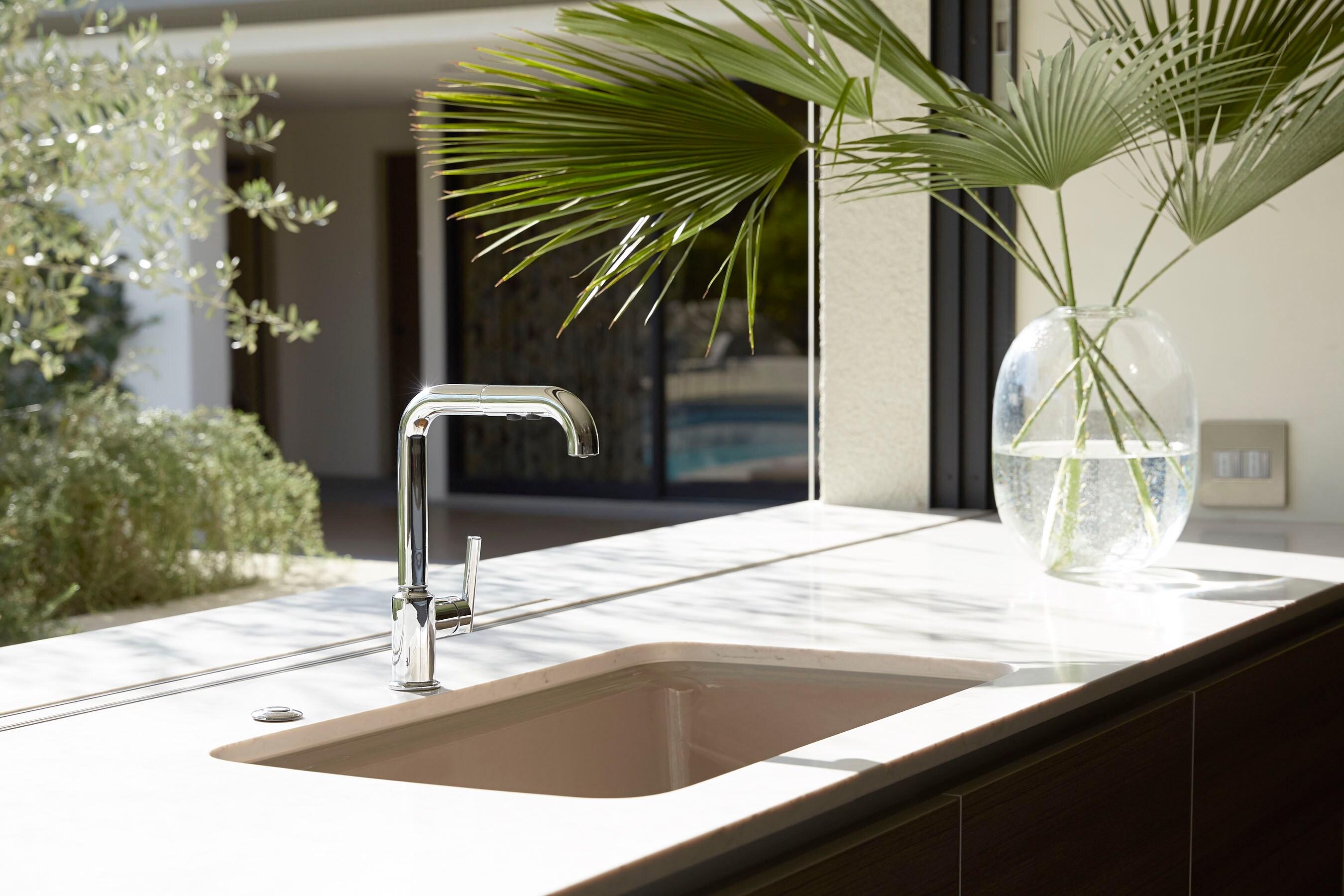 Purist® Pull Out Bar Faucet with Accessories