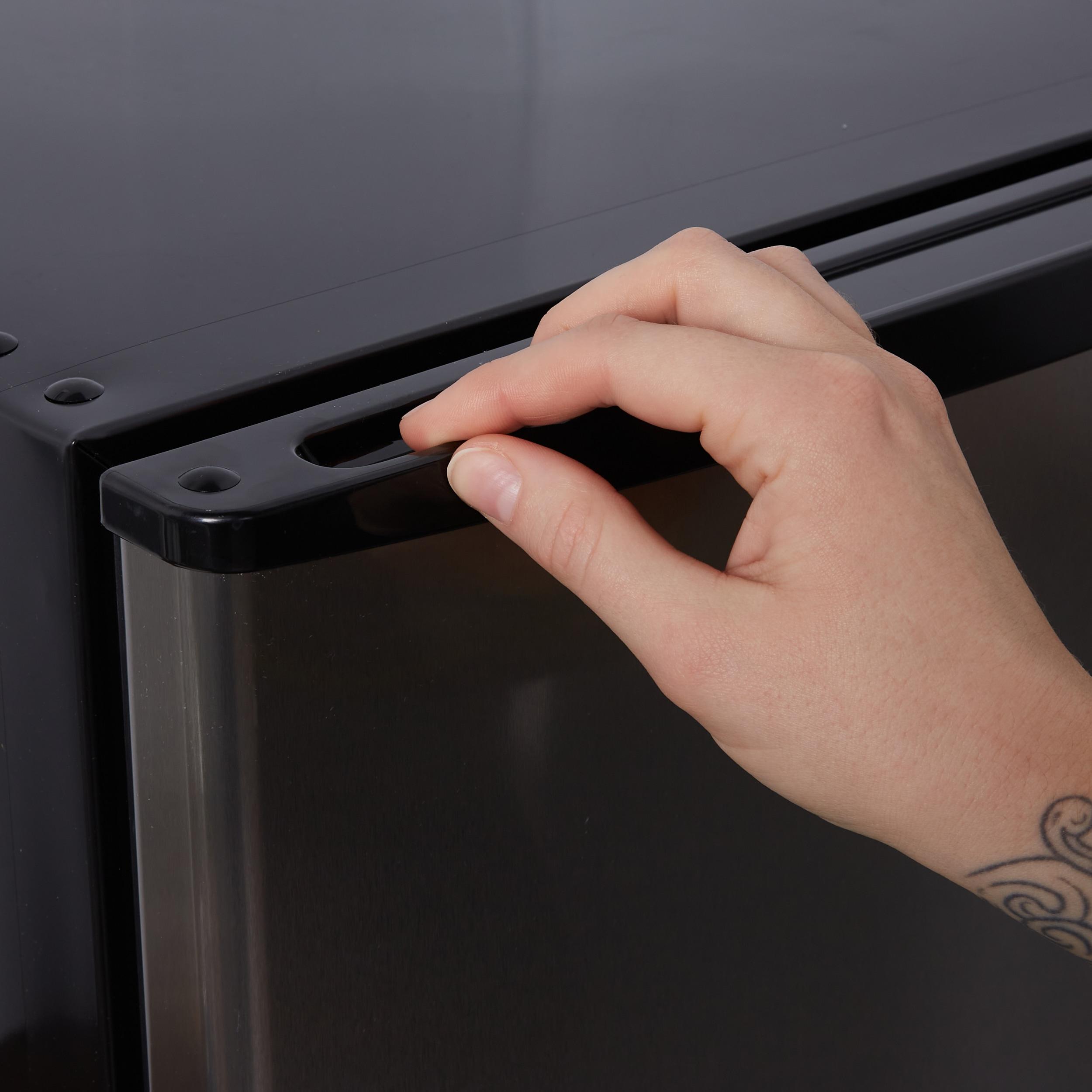 Sunpentown 1.1 Cu. Ft. Standard Upright Freezer, Black